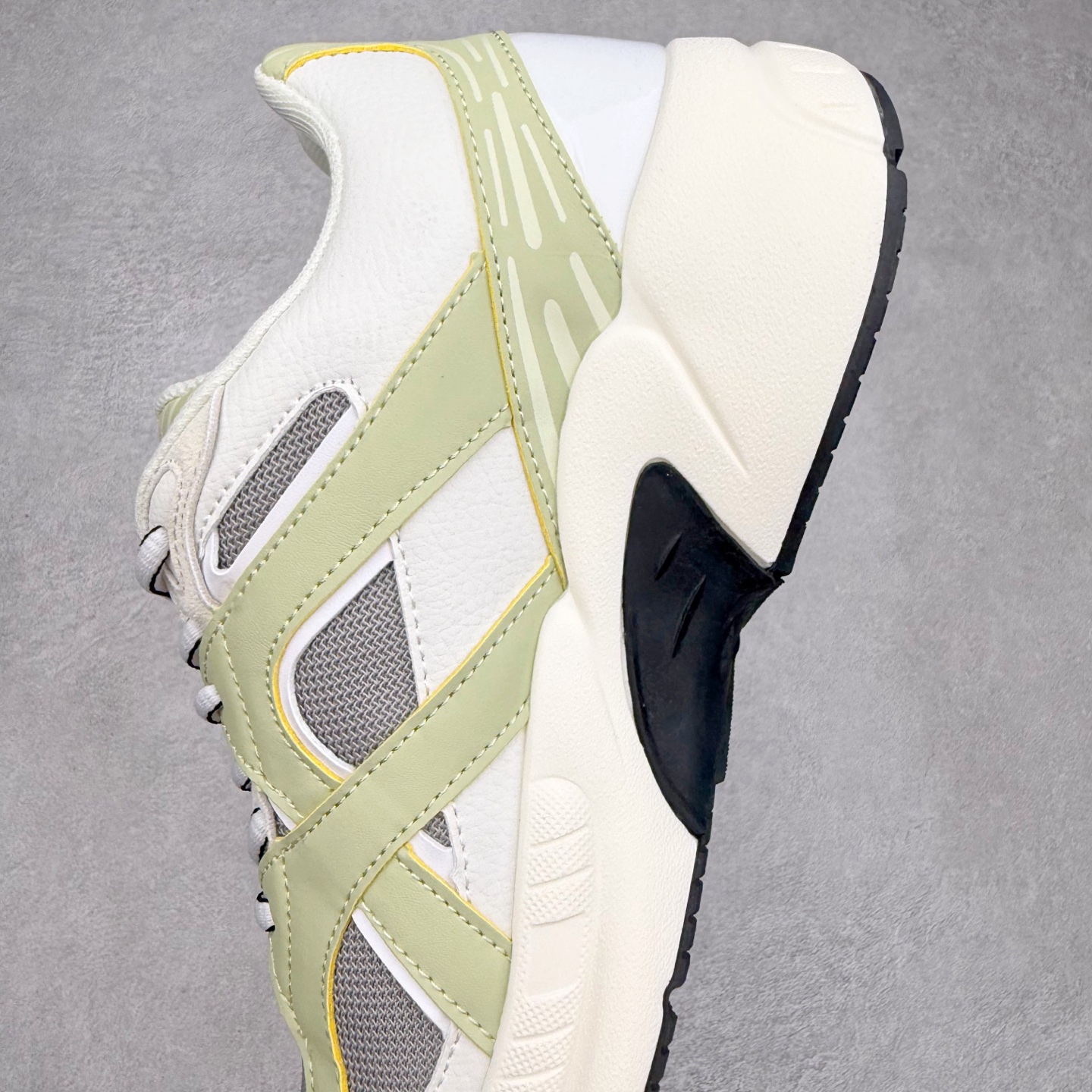 图片[7]-纪梵希 Nfnty-52 圆头系带 logo图案跑鞋低帮生活休闲鞋 性价比天花板 极力推荐 采用全粒面头层牛皮革鞋面材质 正确吸汗网布贴合PU高弹发泡增高鞋垫 独家开发组合TR光泽耐韧隔色橡胶鞋底 尺码：36 37 38 39 40 41 42 43 44 45-选品中心