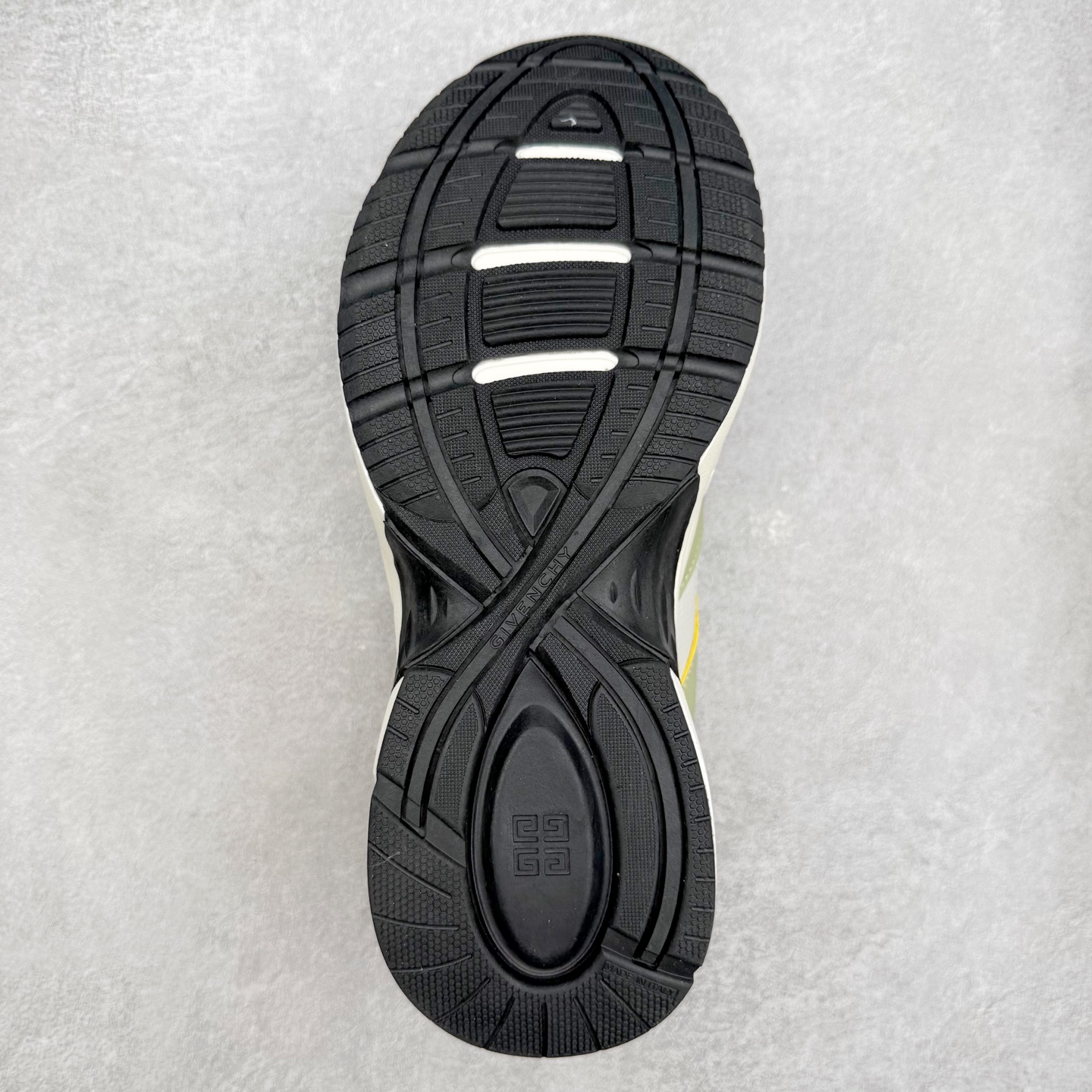 图片[9]-纪梵希 Nfnty-52 圆头系带 logo图案跑鞋低帮生活休闲鞋 性价比天花板 极力推荐 采用全粒面头层牛皮革鞋面材质 正确吸汗网布贴合PU高弹发泡增高鞋垫 独家开发组合TR光泽耐韧隔色橡胶鞋底 尺码：36 37 38 39 40 41 42 43 44 45-选品中心