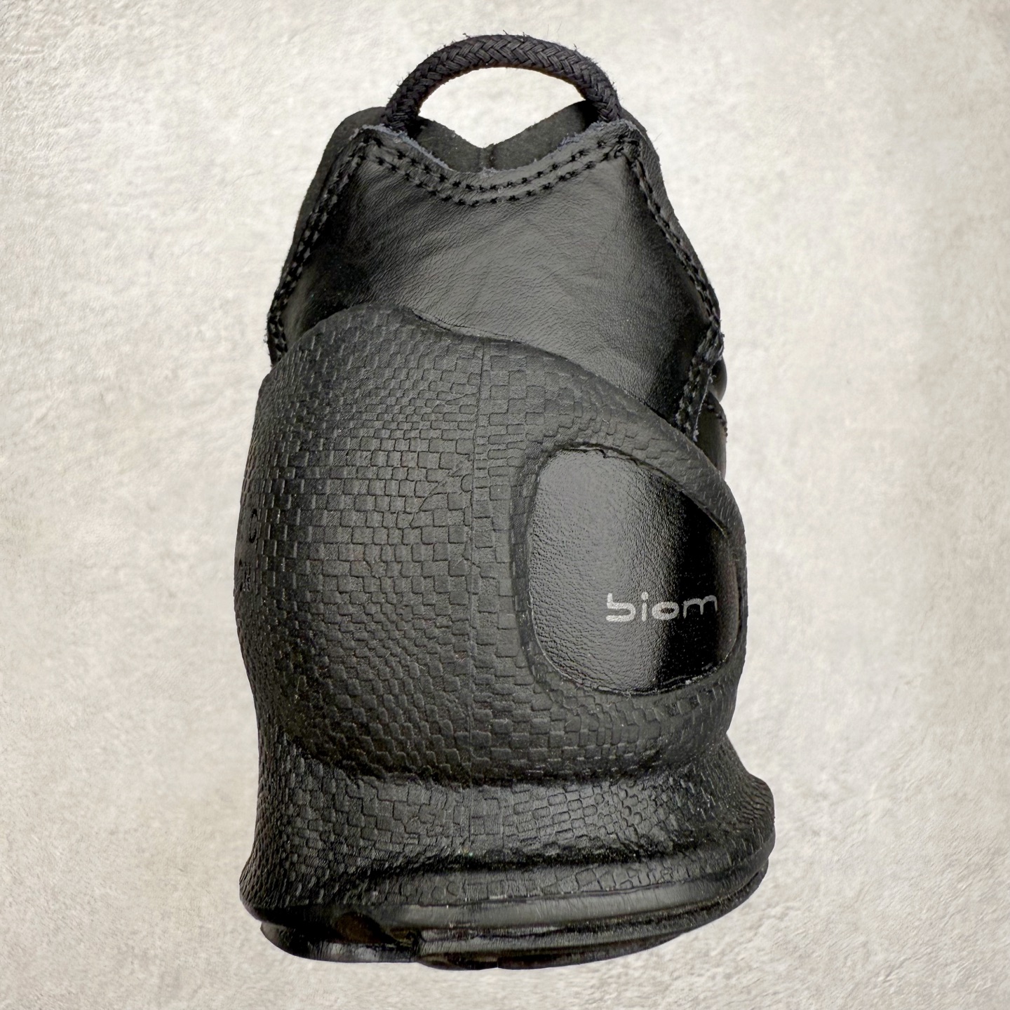 图片[8]-ECCO爱步老爹鞋男士夏季新款 飞织网面百搭潮流户外运动鞋 健步BIOM系列新款 全新的轻量发泡底材与直接注塑橡胶大底相结合 柔软舒适，轻量回弹，脚感更轻盈 鞋面采用GORE-TEX飞织网面与牛皮相结合 给你贴心透气呵护 自然律动科技 符合人体工学鞋楦 贴近足部天然形态 橡胶大底，抓地力强，具有良好的耐磨性 轻盈自如 适跑畅练 尺码：38 39 40 41 42 43 44 （皮鞋码）-选品中心