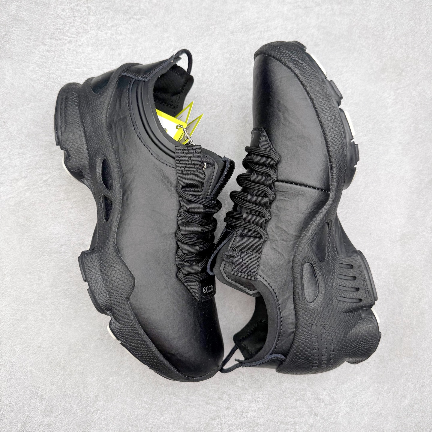 图片[3]-ECCO爱步老爹鞋男士夏季新款 飞织网面百搭潮流户外运动鞋 健步BIOM系列新款 全新的轻量发泡底材与直接注塑橡胶大底相结合 柔软舒适，轻量回弹，脚感更轻盈 鞋面采用GORE-TEX飞织网面与牛皮相结合 给你贴心透气呵护 自然律动科技 符合人体工学鞋楦 贴近足部天然形态 橡胶大底，抓地力强，具有良好的耐磨性 轻盈自如 适跑畅练 尺码：38 39 40 41 42 43 44 （皮鞋码）-选品中心