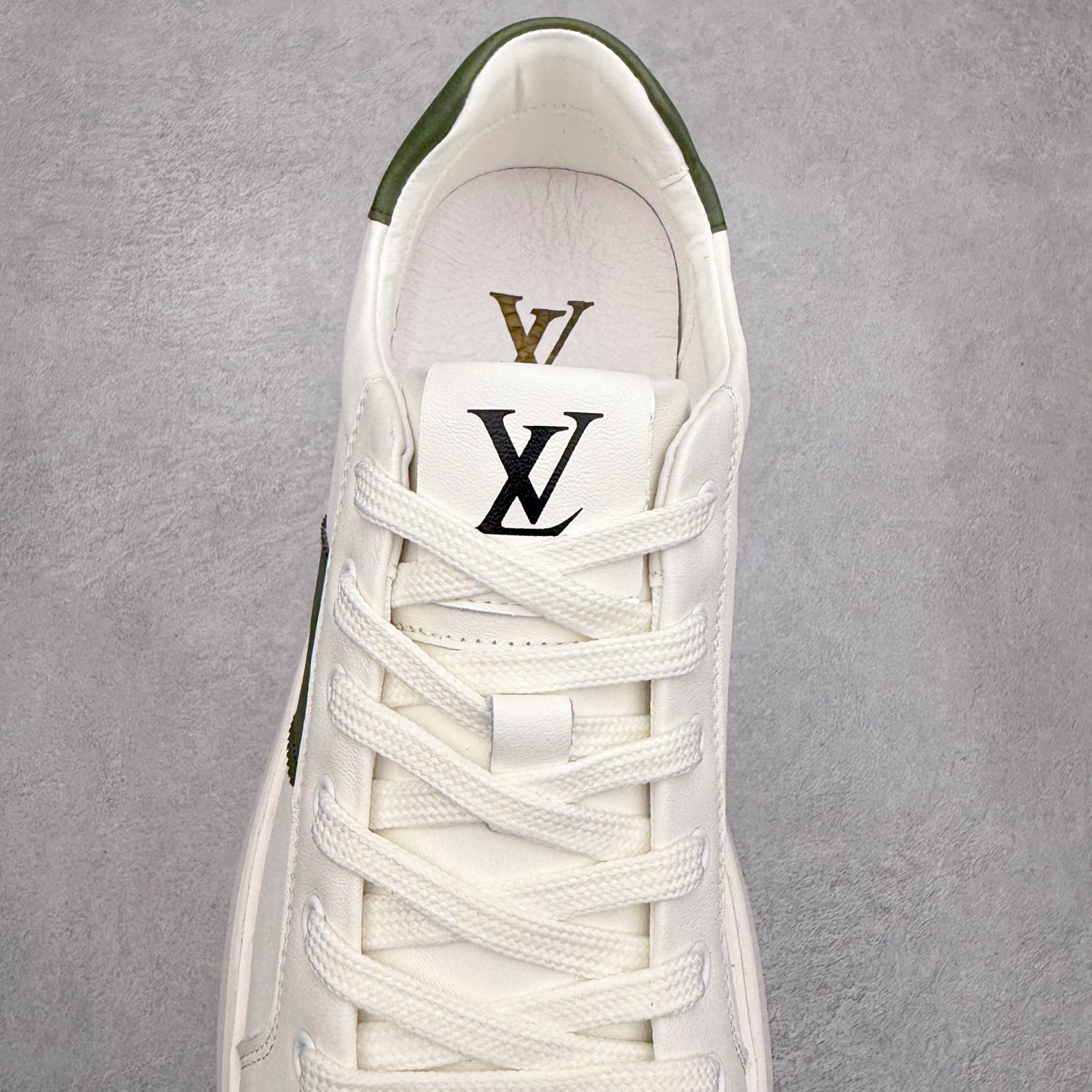 图片[5]-Louis Vuitton LV男鞋路易威登休闲文化运动板鞋系列 广东大厂品质 舒适轻泡大底和百搭性霸屏整个时尚娱乐圈，细节调整完美主义！鞋面采用意大利进口头层小牛皮材质 独家开模轻泡大底， 侧边采用3D打印标志性Logo 尽显贵族时尚气息，台湾进口小牛皮挂皮内里，配带正品全套包装。尺码：39 40 41 42 43 44（皮鞋码）-选品中心