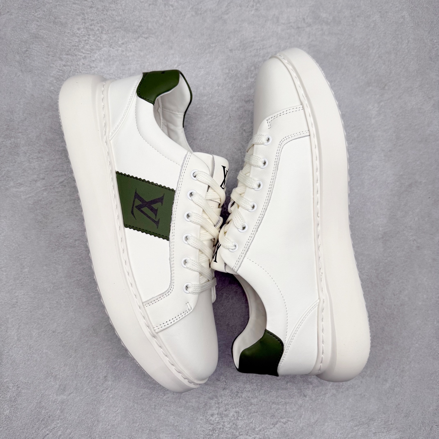 图片[3]-Louis Vuitton LV男鞋路易威登休闲文化运动板鞋系列 广东大厂品质 舒适轻泡大底和百搭性霸屏整个时尚娱乐圈，细节调整完美主义！鞋面采用意大利进口头层小牛皮材质 独家开模轻泡大底， 侧边采用3D打印标志性Logo 尽显贵族时尚气息，台湾进口小牛皮挂皮内里，配带正品全套包装。尺码：39 40 41 42 43 44（皮鞋码）-选品中心