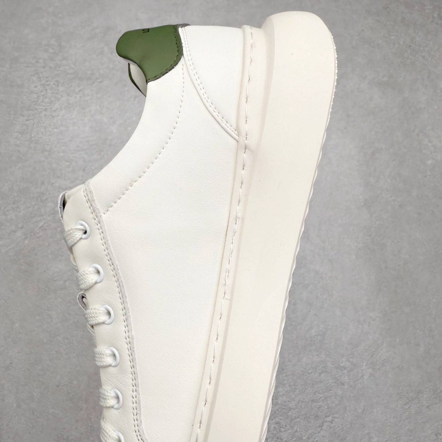 图片[7]-Louis Vuitton LV男鞋路易威登休闲文化运动板鞋系列 广东大厂品质 舒适轻泡大底和百搭性霸屏整个时尚娱乐圈，细节调整完美主义！鞋面采用意大利进口头层小牛皮材质 独家开模轻泡大底， 侧边采用3D打印标志性Logo 尽显贵族时尚气息，台湾进口小牛皮挂皮内里，配带正品全套包装。尺码：39 40 41 42 43 44（皮鞋码）-选品中心