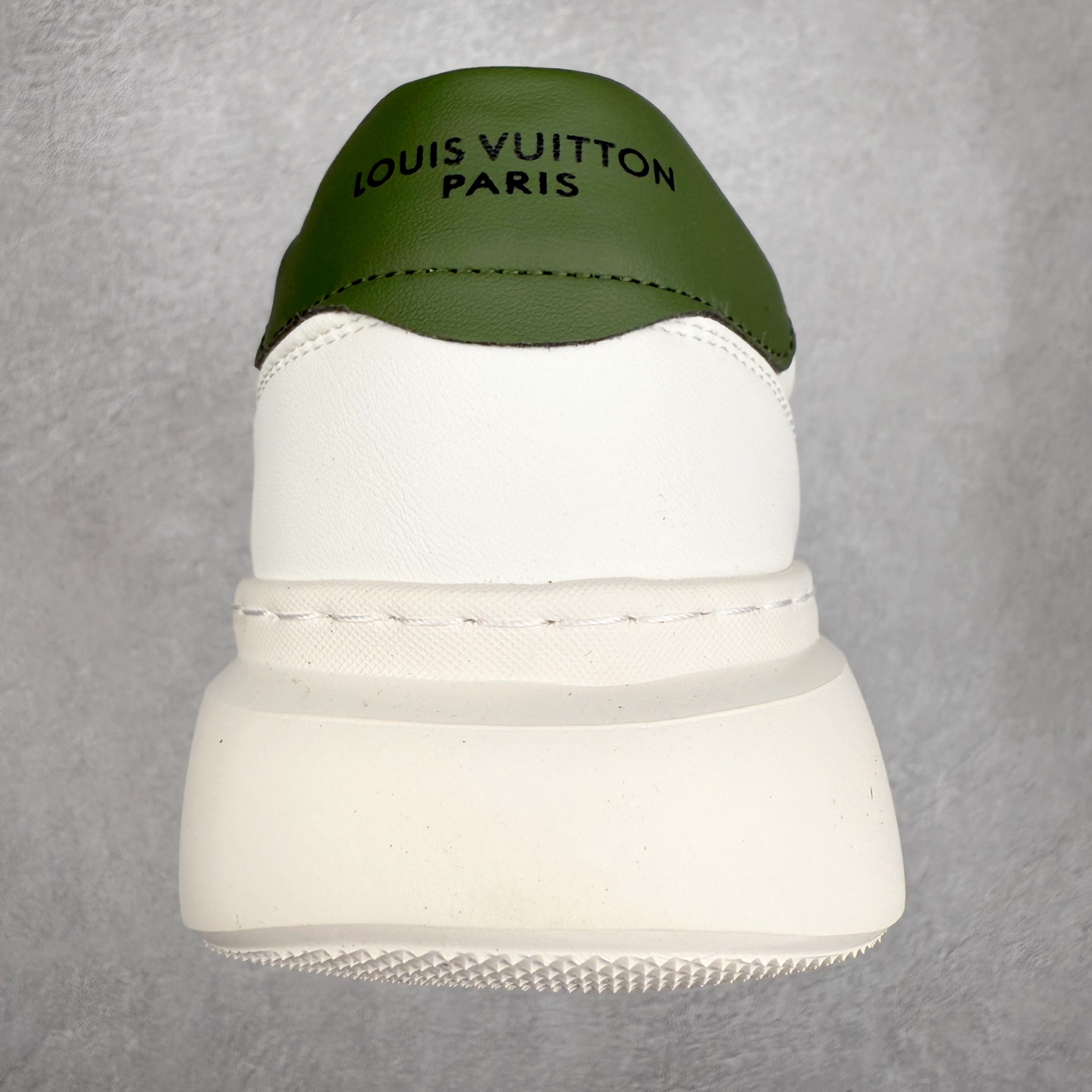 图片[8]-Louis Vuitton LV男鞋路易威登休闲文化运动板鞋系列 广东大厂品质 舒适轻泡大底和百搭性霸屏整个时尚娱乐圈，细节调整完美主义！鞋面采用意大利进口头层小牛皮材质 独家开模轻泡大底， 侧边采用3D打印标志性Logo 尽显贵族时尚气息，台湾进口小牛皮挂皮内里，配带正品全套包装。尺码：39 40 41 42 43 44（皮鞋码）-选品中心