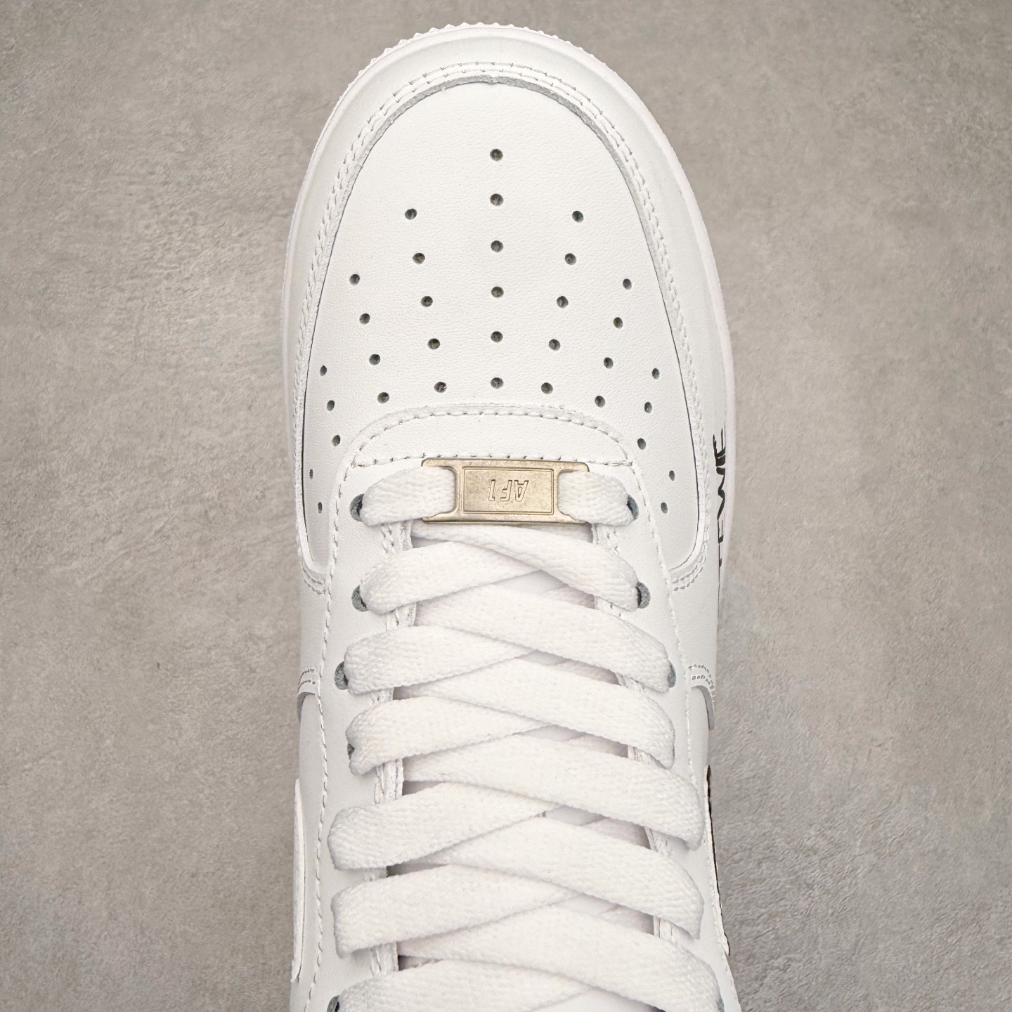 图片[4]-NK Air Force 1´07 Low 空军一号低帮百搭休闲运动板鞋 ZH0316-096 柔软、弹性十足的缓震性能和出色的中底设计 横跨复古与现代的外型结合 造就出风靡全球 三十多年的Force 1 直到今天还深受青睐 实拍调校N版已经零色差零失真 百分百还原实物色彩所见即所得 不存在货不对板色差等低级问题 选购参考实物拍摄 不混卖不参货 只用心做好货严格选品 承诺混一赔十 尺码：36 36.5 37.5 38 38.5 39 40 40.5 41 42 42.5 43 44 44.5 45-选品中心