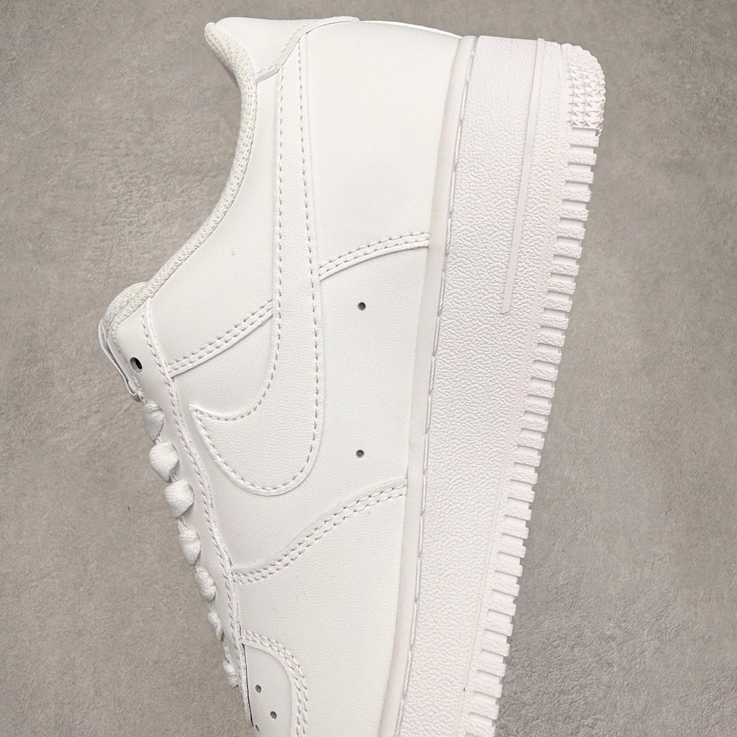 图片[7]-NK Air Force 1´07 Low 空军一号低帮百搭休闲运动板鞋 ZH0316-096 柔软、弹性十足的缓震性能和出色的中底设计 横跨复古与现代的外型结合 造就出风靡全球 三十多年的Force 1 直到今天还深受青睐 实拍调校N版已经零色差零失真 百分百还原实物色彩所见即所得 不存在货不对板色差等低级问题 选购参考实物拍摄 不混卖不参货 只用心做好货严格选品 承诺混一赔十 尺码：36 36.5 37.5 38 38.5 39 40 40.5 41 42 42.5 43 44 44.5 45-选品中心