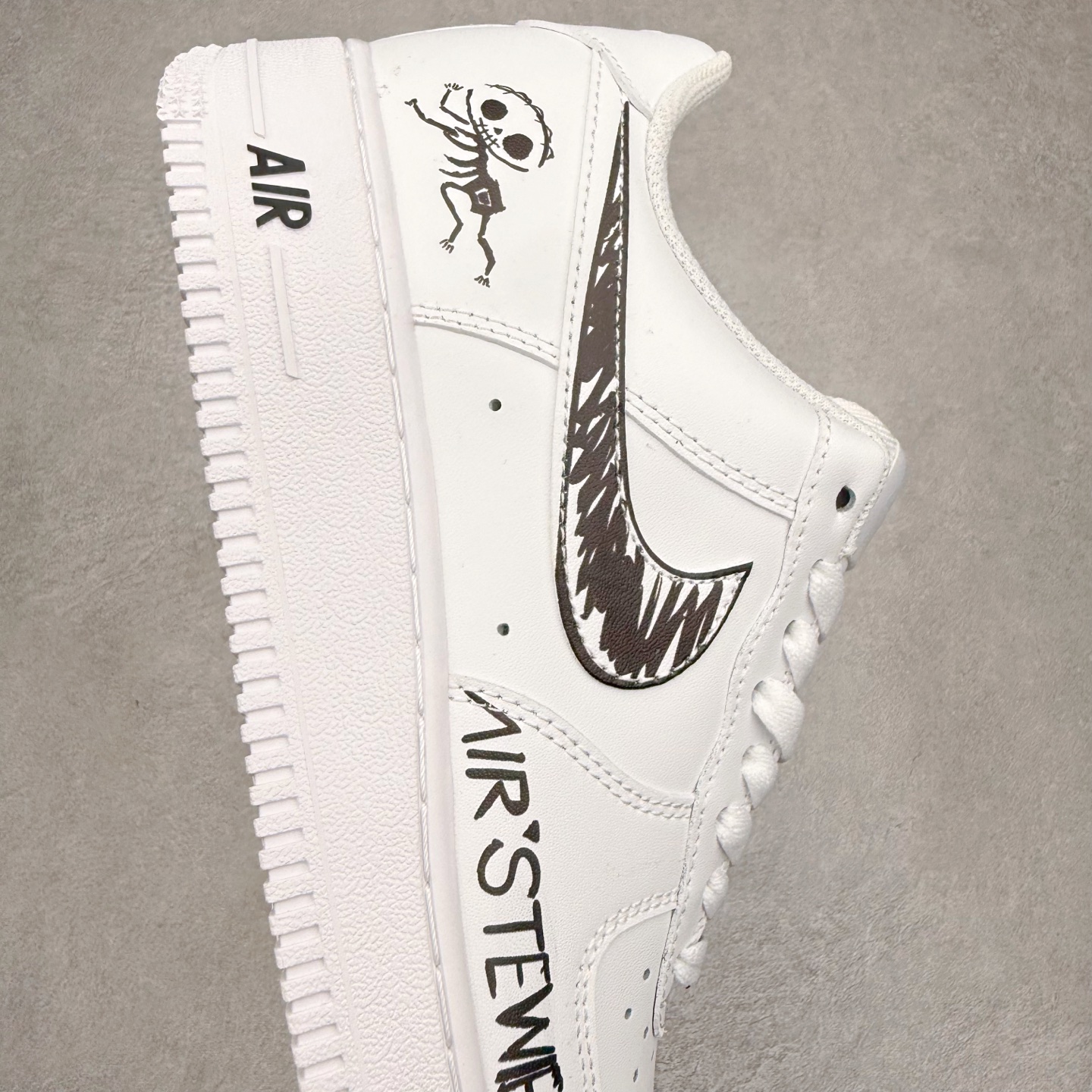 图片[6]-NK Air Force 1´07 Low 空军一号低帮百搭休闲运动板鞋 ZH0316-096 柔软、弹性十足的缓震性能和出色的中底设计 横跨复古与现代的外型结合 造就出风靡全球 三十多年的Force 1 直到今天还深受青睐 实拍调校N版已经零色差零失真 百分百还原实物色彩所见即所得 不存在货不对板色差等低级问题 选购参考实物拍摄 不混卖不参货 只用心做好货严格选品 承诺混一赔十 尺码：36 36.5 37.5 38 38.5 39 40 40.5 41 42 42.5 43 44 44.5 45-选品中心