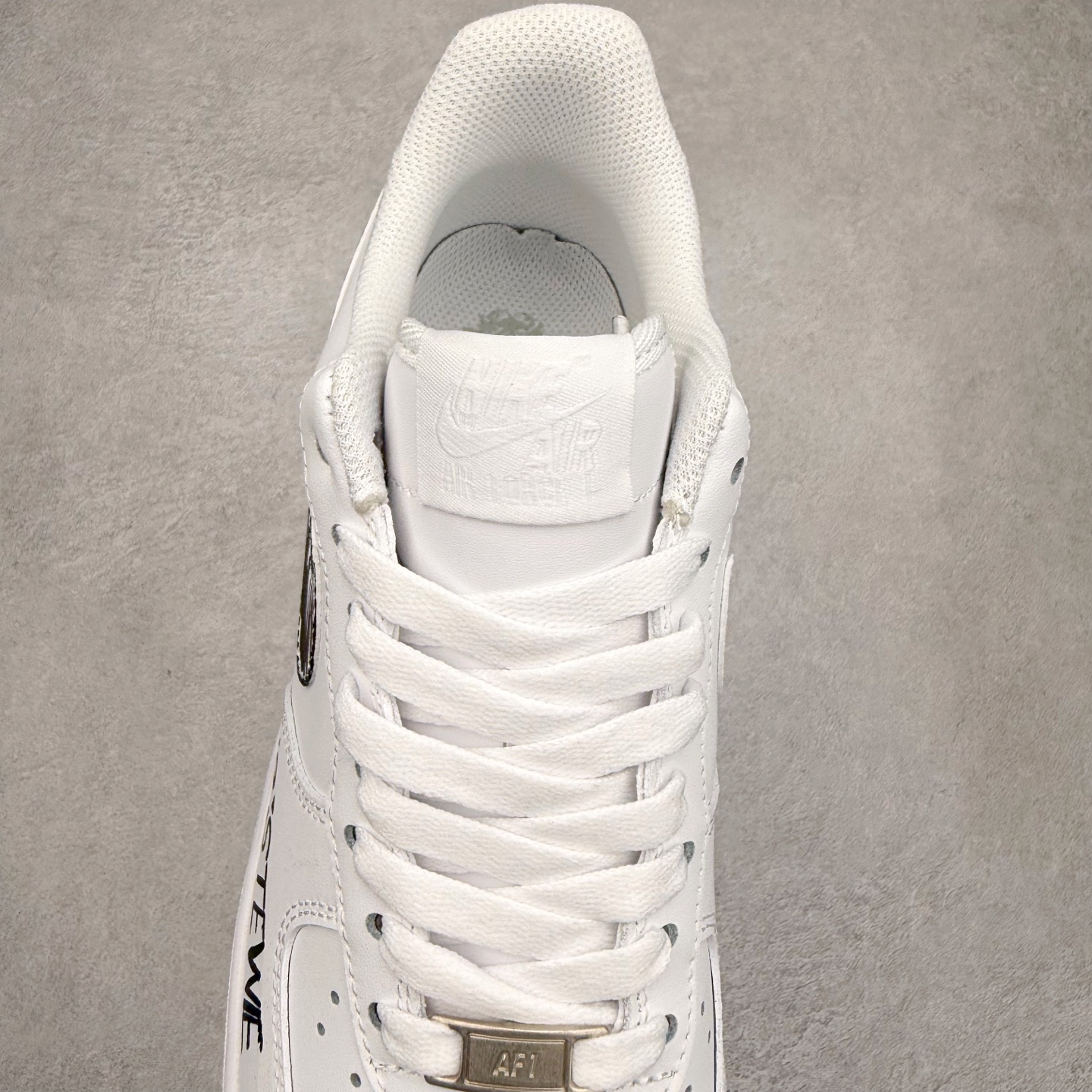 图片[5]-NK Air Force 1´07 Low 空军一号低帮百搭休闲运动板鞋 ZH0316-096 柔软、弹性十足的缓震性能和出色的中底设计 横跨复古与现代的外型结合 造就出风靡全球 三十多年的Force 1 直到今天还深受青睐 实拍调校N版已经零色差零失真 百分百还原实物色彩所见即所得 不存在货不对板色差等低级问题 选购参考实物拍摄 不混卖不参货 只用心做好货严格选品 承诺混一赔十 尺码：36 36.5 37.5 38 38.5 39 40 40.5 41 42 42.5 43 44 44.5 45-选品中心