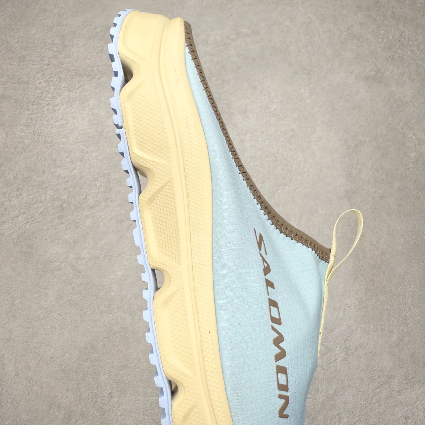 图片[6]-＃HP SALOMON萨洛蒙 RX Slide 3.0 CANVAS 舒适柔软 防滑包头拖鞋 男女同款 SALOMON诞生于1947年的法国阿尔卑斯山区，全球知名的户外运动品牌。一直致力于推动滑雪、越野跑等山地运动的发展及产品的进步。其产品设计致力于追求创新和发掘产品的性能极限，帮助喜欢自由的人在山地间不断挑战自我。实拍调校N版已经零色差零失真 百分百还原实物色彩所见即所得 不存在货不对板色差等低级问题 选购参考实物拍摄 不混卖不参货 只用心做好货严格选品 承诺混一赔十 尺码：36 36.5 37.5 38 38.5 39 40 40.5 41 42 42.5 43 44 44.5 45-选品中心