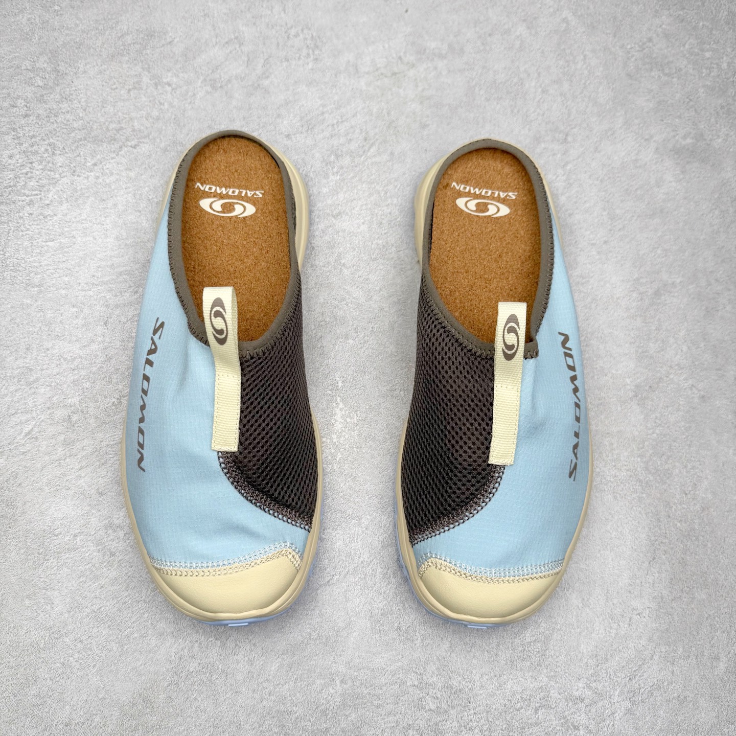 图片[2]-＃HP SALOMON萨洛蒙 RX Slide 3.0 CANVAS 舒适柔软 防滑包头拖鞋 男女同款 SALOMON诞生于1947年的法国阿尔卑斯山区，全球知名的户外运动品牌。一直致力于推动滑雪、越野跑等山地运动的发展及产品的进步。其产品设计致力于追求创新和发掘产品的性能极限，帮助喜欢自由的人在山地间不断挑战自我。实拍调校N版已经零色差零失真 百分百还原实物色彩所见即所得 不存在货不对板色差等低级问题 选购参考实物拍摄 不混卖不参货 只用心做好货严格选品 承诺混一赔十 尺码：36 36.5 37.5 38 38.5 39 40 40.5 41 42 42.5 43 44 44.5 45-选品中心