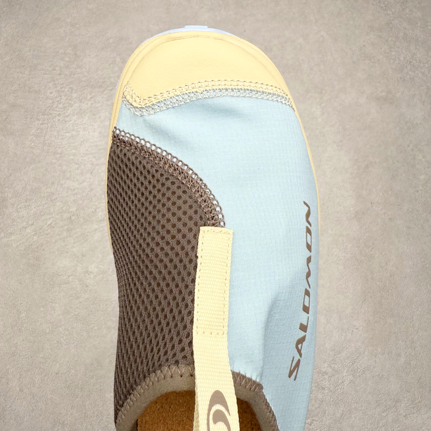 图片[4]-＃HP SALOMON萨洛蒙 RX Slide 3.0 CANVAS 舒适柔软 防滑包头拖鞋 男女同款 SALOMON诞生于1947年的法国阿尔卑斯山区，全球知名的户外运动品牌。一直致力于推动滑雪、越野跑等山地运动的发展及产品的进步。其产品设计致力于追求创新和发掘产品的性能极限，帮助喜欢自由的人在山地间不断挑战自我。实拍调校N版已经零色差零失真 百分百还原实物色彩所见即所得 不存在货不对板色差等低级问题 选购参考实物拍摄 不混卖不参货 只用心做好货严格选品 承诺混一赔十 尺码：36 36.5 37.5 38 38.5 39 40 40.5 41 42 42.5 43 44 44.5 45-选品中心