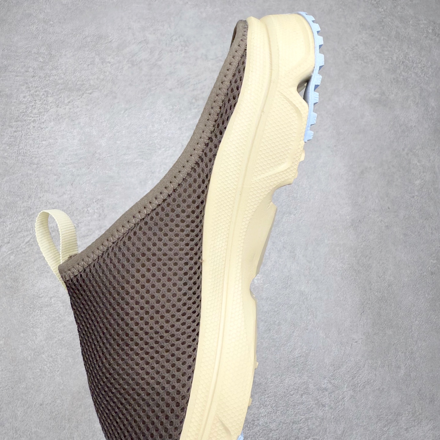 图片[7]-＃HP SALOMON萨洛蒙 RX Slide 3.0 CANVAS 舒适柔软 防滑包头拖鞋 男女同款 SALOMON诞生于1947年的法国阿尔卑斯山区，全球知名的户外运动品牌。一直致力于推动滑雪、越野跑等山地运动的发展及产品的进步。其产品设计致力于追求创新和发掘产品的性能极限，帮助喜欢自由的人在山地间不断挑战自我。实拍调校N版已经零色差零失真 百分百还原实物色彩所见即所得 不存在货不对板色差等低级问题 选购参考实物拍摄 不混卖不参货 只用心做好货严格选品 承诺混一赔十 尺码：36 36.5 37.5 38 38.5 39 40 40.5 41 42 42.5 43 44 44.5 45-选品中心