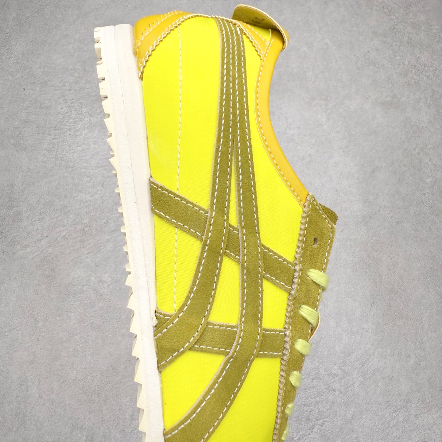 图片[6]-＃C版 Asics Onitsuka Tiger MEXICO 66 亚瑟士鬼冢虎复古经典板鞋 市场王者选手 海外订单工厂出品 长期生产补货永不断码 超成熟稳定的做工品控 原装全套纸板楦头开发 原汁原味 完美呈现版型 私模正确鞋底咬花纹路 一比一鞋头弧度高度鞋身弧度 绝不口嗨 细节品控鞋型随意秒杀市面 原档咬花纹路私模大底 一个单元有六个三角形 总体形拼接呈现花瓣状 官方四联吊牌 原装Ortholite轻量化鞋垫 原盒原配 质保卡 说明书 钢印防尘纸 纸板中底带钢印 乳胶组合鞋垫 支持全方位的对比专柜 产品从款式颜色造型上体现出追求舒适和细节的完美 鞋类更是推崇手工制作的严谨与完美 融舒适性与可穿性的设计风格 注重细节的完美和别致魅力 既保持稳重 又不失轻松的时尚感 尺码：36 37 37.5 38 39 39.5 40 40.5 41.5 42 42.5 43.5 44 45-选品中心