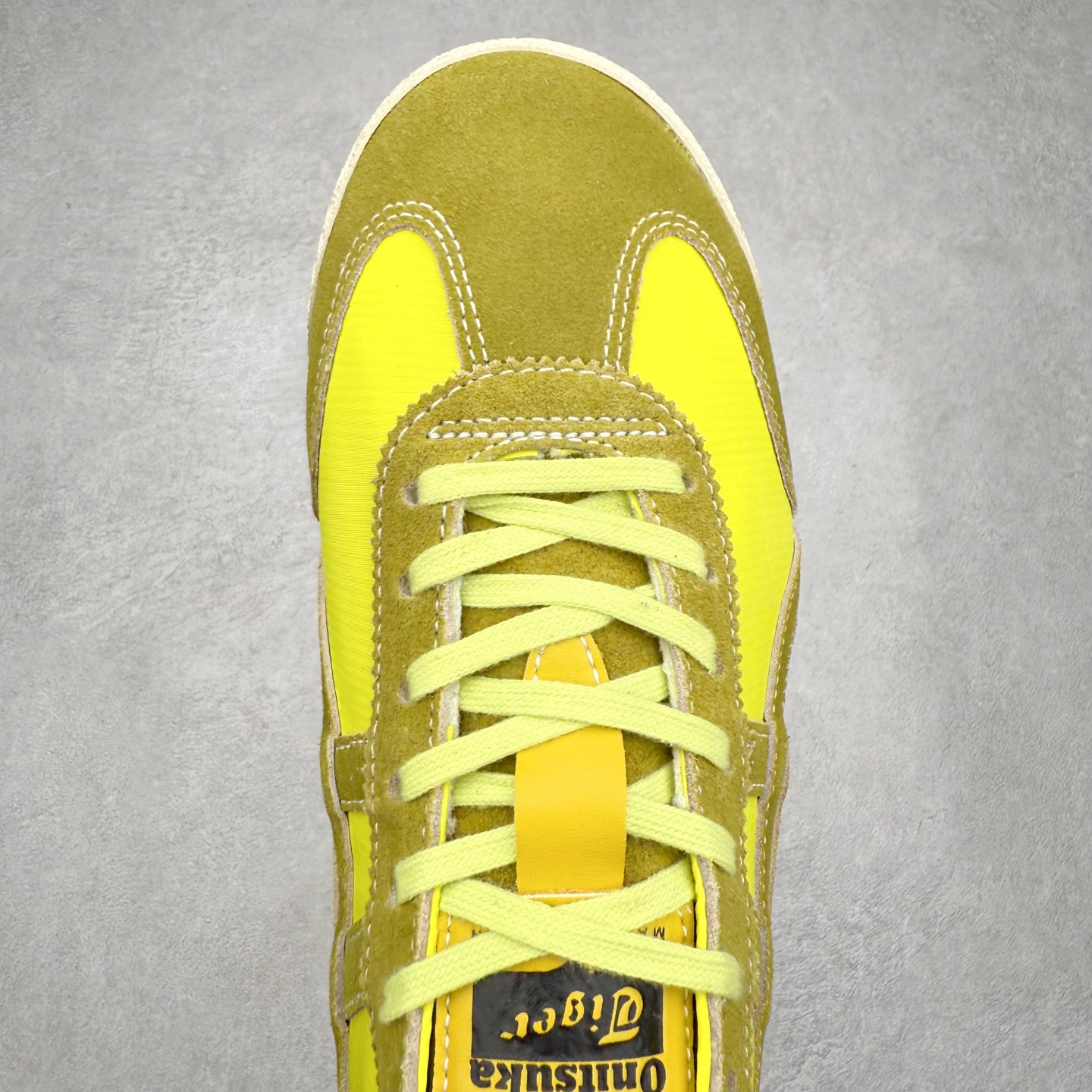 图片[4]-＃C版 Asics Onitsuka Tiger MEXICO 66 亚瑟士鬼冢虎复古经典板鞋 市场王者选手 海外订单工厂出品 长期生产补货永不断码 超成熟稳定的做工品控 原装全套纸板楦头开发 原汁原味 完美呈现版型 私模正确鞋底咬花纹路 一比一鞋头弧度高度鞋身弧度 绝不口嗨 细节品控鞋型随意秒杀市面 原档咬花纹路私模大底 一个单元有六个三角形 总体形拼接呈现花瓣状 官方四联吊牌 原装Ortholite轻量化鞋垫 原盒原配 质保卡 说明书 钢印防尘纸 纸板中底带钢印 乳胶组合鞋垫 支持全方位的对比专柜 产品从款式颜色造型上体现出追求舒适和细节的完美 鞋类更是推崇手工制作的严谨与完美 融舒适性与可穿性的设计风格 注重细节的完美和别致魅力 既保持稳重 又不失轻松的时尚感 尺码：36 37 37.5 38 39 39.5 40 40.5 41.5 42 42.5 43.5 44 45-选品中心