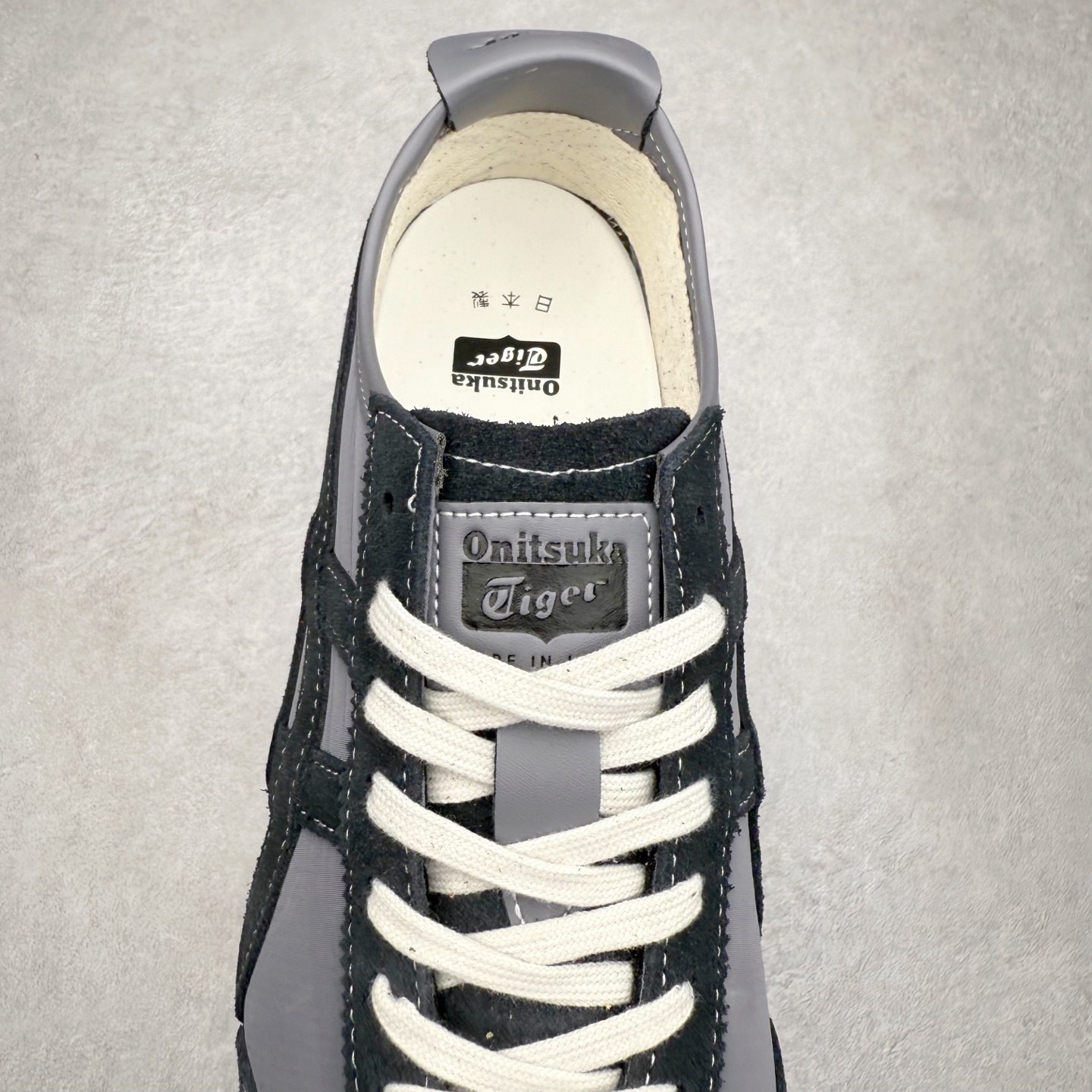 图片[5]-＃C版 Asics Onitsuka Tiger MEXICO 66 亚瑟士鬼冢虎复古经典板鞋 市场王者选手 海外订单工厂出品 长期生产补货永不断码 超成熟稳定的做工品控 原装全套纸板楦头开发 原汁原味 完美呈现版型 私模正确鞋底咬花纹路 一比一鞋头弧度高度鞋身弧度 绝不口嗨 细节品控鞋型随意秒杀市面 原档咬花纹路私模大底 一个单元有六个三角形 总体形拼接呈现花瓣状 官方四联吊牌 原装Ortholite轻量化鞋垫 原盒原配 质保卡 说明书 钢印防尘纸 纸板中底带钢印 乳胶组合鞋垫 支持全方位的对比专柜 产品从款式颜色造型上体现出追求舒适和细节的完美 鞋类更是推崇手工制作的严谨与完美 融舒适性与可穿性的设计风格 注重细节的完美和别致魅力 既保持稳重 又不失轻松的时尚感 尺码：36 37 37.5 38 39 39.5 40 40.5 41.5 42 42.5 43.5 44 45-选品中心