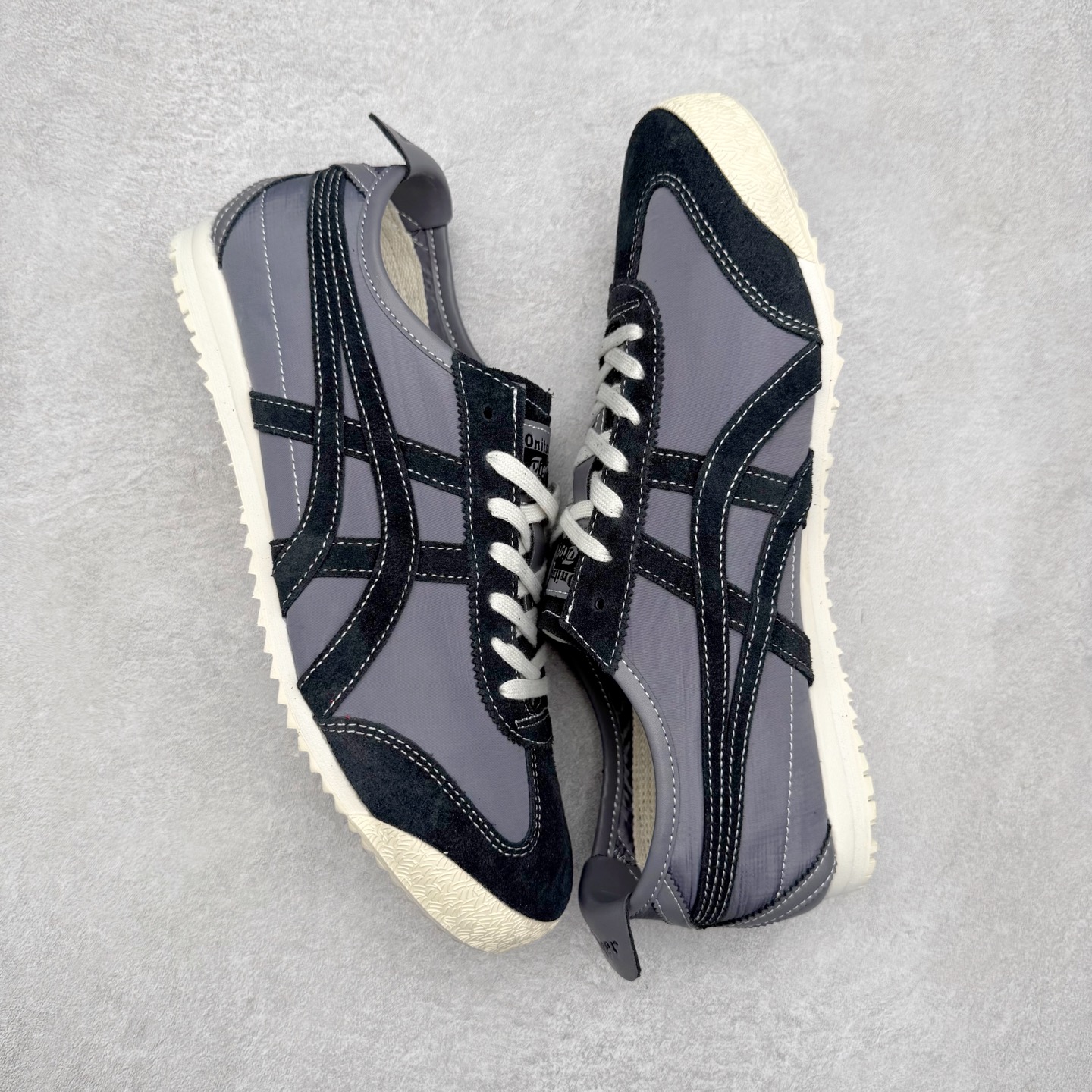 图片[3]-＃C版 Asics Onitsuka Tiger MEXICO 66 亚瑟士鬼冢虎复古经典板鞋 市场王者选手 海外订单工厂出品 长期生产补货永不断码 超成熟稳定的做工品控 原装全套纸板楦头开发 原汁原味 完美呈现版型 私模正确鞋底咬花纹路 一比一鞋头弧度高度鞋身弧度 绝不口嗨 细节品控鞋型随意秒杀市面 原档咬花纹路私模大底 一个单元有六个三角形 总体形拼接呈现花瓣状 官方四联吊牌 原装Ortholite轻量化鞋垫 原盒原配 质保卡 说明书 钢印防尘纸 纸板中底带钢印 乳胶组合鞋垫 支持全方位的对比专柜 产品从款式颜色造型上体现出追求舒适和细节的完美 鞋类更是推崇手工制作的严谨与完美 融舒适性与可穿性的设计风格 注重细节的完美和别致魅力 既保持稳重 又不失轻松的时尚感 尺码：36 37 37.5 38 39 39.5 40 40.5 41.5 42 42.5 43.5 44 45-选品中心