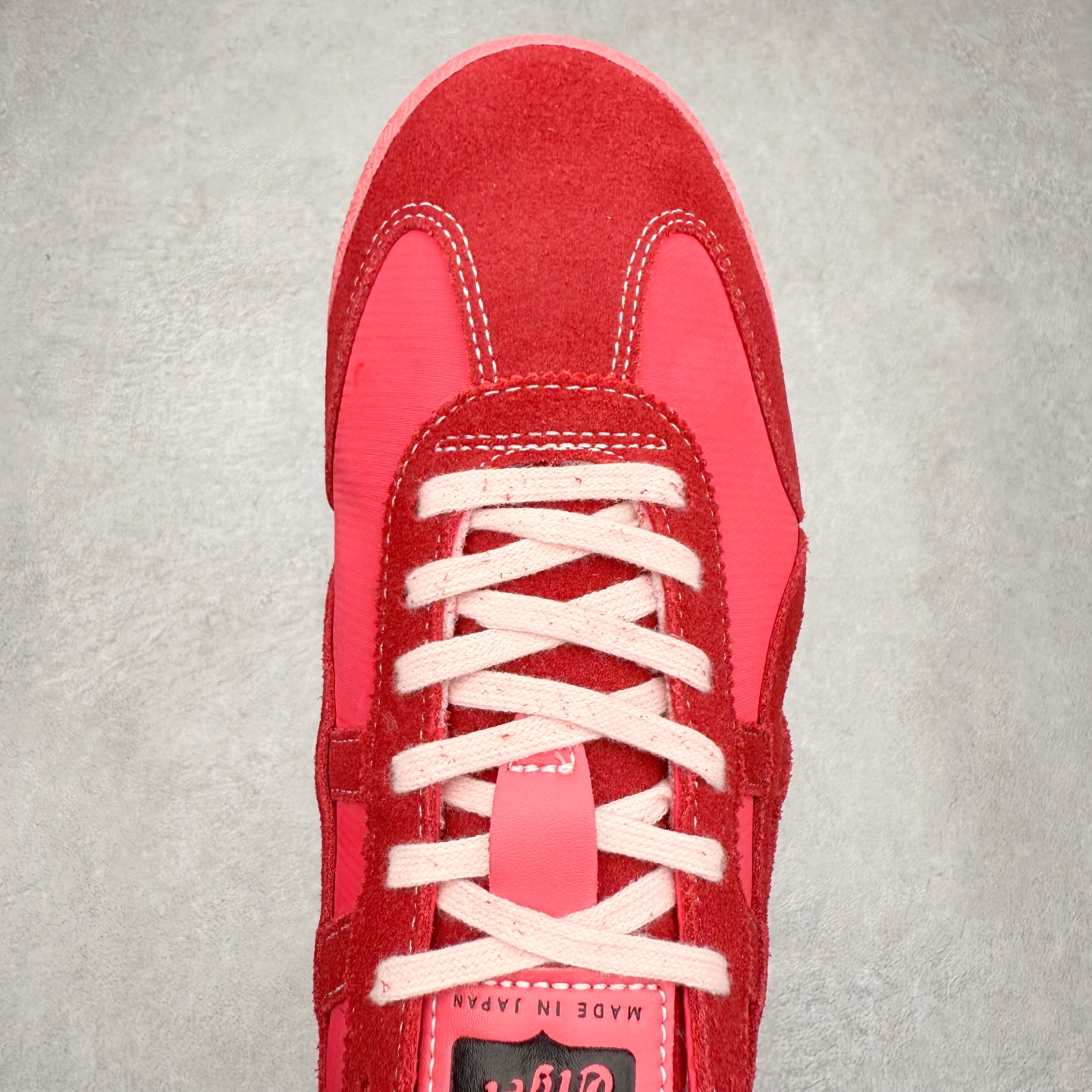 图片[4]-＃C版 Asics Onitsuka Tiger MEXICO 66 亚瑟士鬼冢虎复古经典板鞋 市场王者选手 海外订单工厂出品 长期生产补货永不断码 超成熟稳定的做工品控 原装全套纸板楦头开发 原汁原味 完美呈现版型 私模正确鞋底咬花纹路 一比一鞋头弧度高度鞋身弧度 绝不口嗨 细节品控鞋型随意秒杀市面 原档咬花纹路私模大底 一个单元有六个三角形 总体形拼接呈现花瓣状 官方四联吊牌 原装Ortholite轻量化鞋垫 原盒原配 质保卡 说明书 钢印防尘纸 纸板中底带钢印 乳胶组合鞋垫 支持全方位的对比专柜 产品从款式颜色造型上体现出追求舒适和细节的完美 鞋类更是推崇手工制作的严谨与完美 融舒适性与可穿性的设计风格 注重细节的完美和别致魅力 既保持稳重 又不失轻松的时尚感 尺码：36 37 37.5 38 39 39.5 40 40.5 41.5 42 42.5 43.5 44 45-选品中心