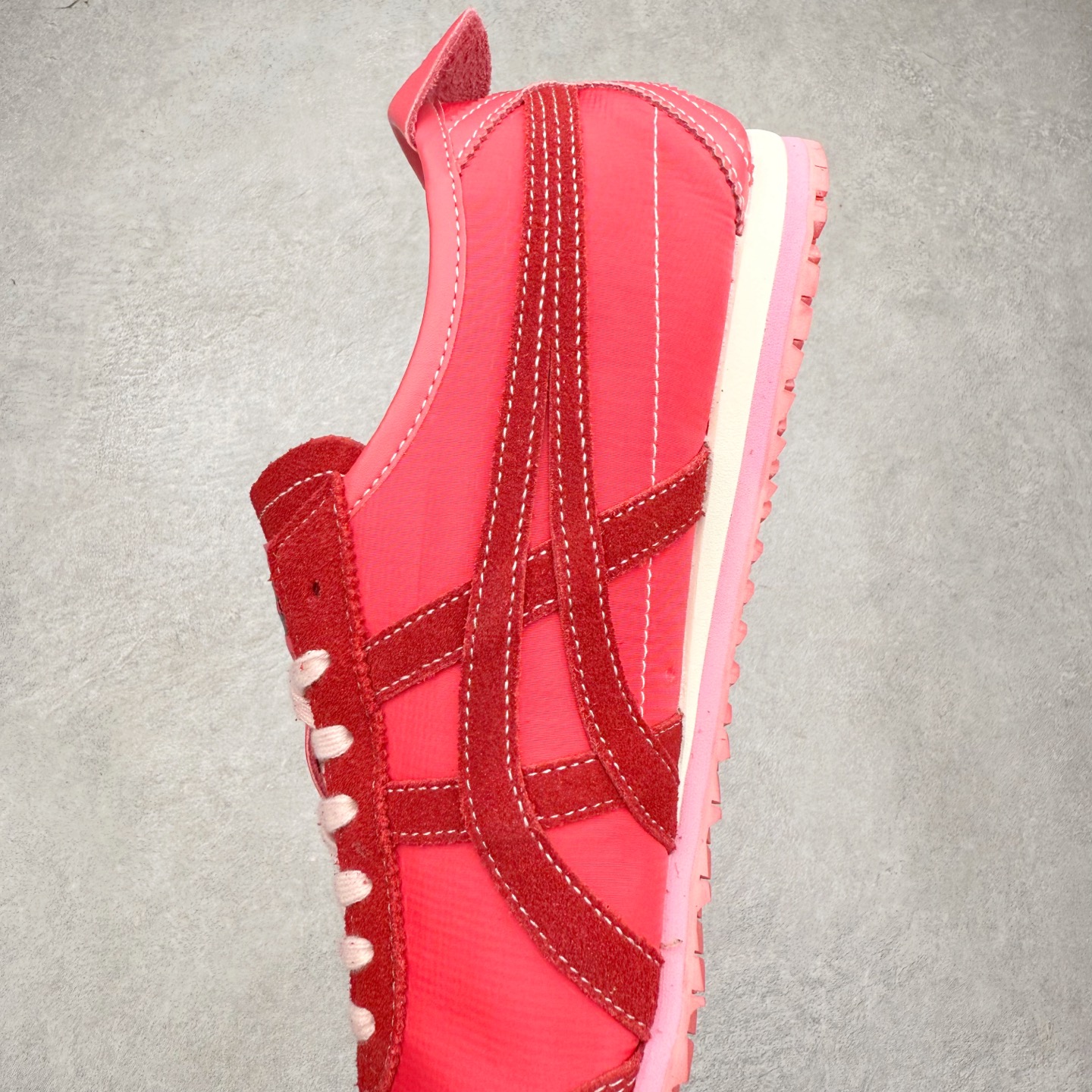 图片[7]-＃C版 Asics Onitsuka Tiger MEXICO 66 亚瑟士鬼冢虎复古经典板鞋 市场王者选手 海外订单工厂出品 长期生产补货永不断码 超成熟稳定的做工品控 原装全套纸板楦头开发 原汁原味 完美呈现版型 私模正确鞋底咬花纹路 一比一鞋头弧度高度鞋身弧度 绝不口嗨 细节品控鞋型随意秒杀市面 原档咬花纹路私模大底 一个单元有六个三角形 总体形拼接呈现花瓣状 官方四联吊牌 原装Ortholite轻量化鞋垫 原盒原配 质保卡 说明书 钢印防尘纸 纸板中底带钢印 乳胶组合鞋垫 支持全方位的对比专柜 产品从款式颜色造型上体现出追求舒适和细节的完美 鞋类更是推崇手工制作的严谨与完美 融舒适性与可穿性的设计风格 注重细节的完美和别致魅力 既保持稳重 又不失轻松的时尚感 尺码：36 37 37.5 38 39 39.5 40 40.5 41.5 42 42.5 43.5 44 45-选品中心