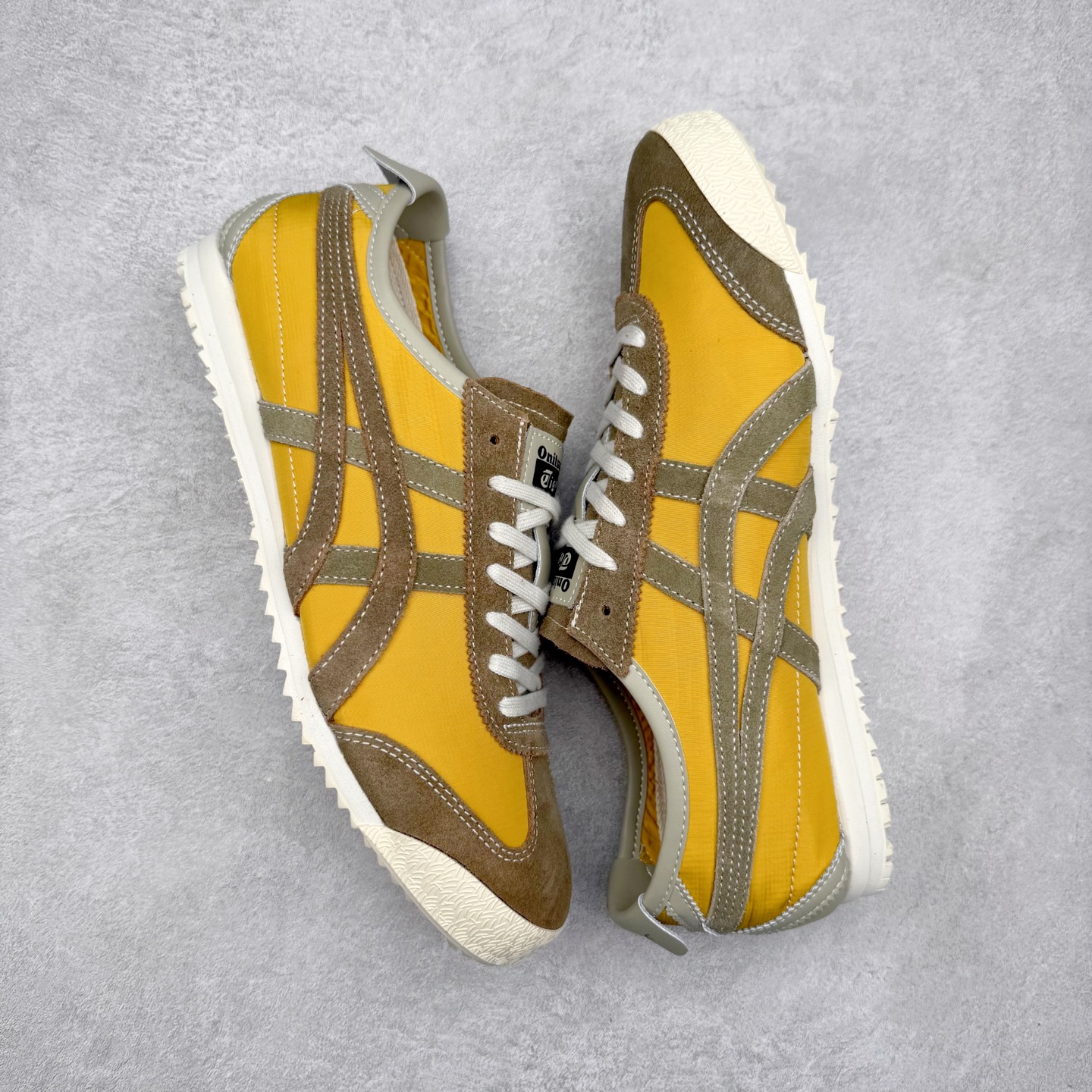 图片[3]-＃C版 Asics Onitsuka Tiger MEXICO 66 亚瑟士鬼冢虎复古经典板鞋 市场王者选手 海外订单工厂出品 长期生产补货永不断码 超成熟稳定的做工品控 原装全套纸板楦头开发 原汁原味 完美呈现版型 私模正确鞋底咬花纹路 一比一鞋头弧度高度鞋身弧度 绝不口嗨 细节品控鞋型随意秒杀市面 原档咬花纹路私模大底 一个单元有六个三角形 总体形拼接呈现花瓣状 官方四联吊牌 原装Ortholite轻量化鞋垫 原盒原配 质保卡 说明书 钢印防尘纸 纸板中底带钢印 乳胶组合鞋垫 支持全方位的对比专柜 产品从款式颜色造型上体现出追求舒适和细节的完美 鞋类更是推崇手工制作的严谨与完美 融舒适性与可穿性的设计风格 注重细节的完美和别致魅力 既保持稳重 又不失轻松的时尚感 尺码：36 37 37.5 38 39 39.5 40 40.5 41.5 42 42.5 43.5 44 45-选品中心