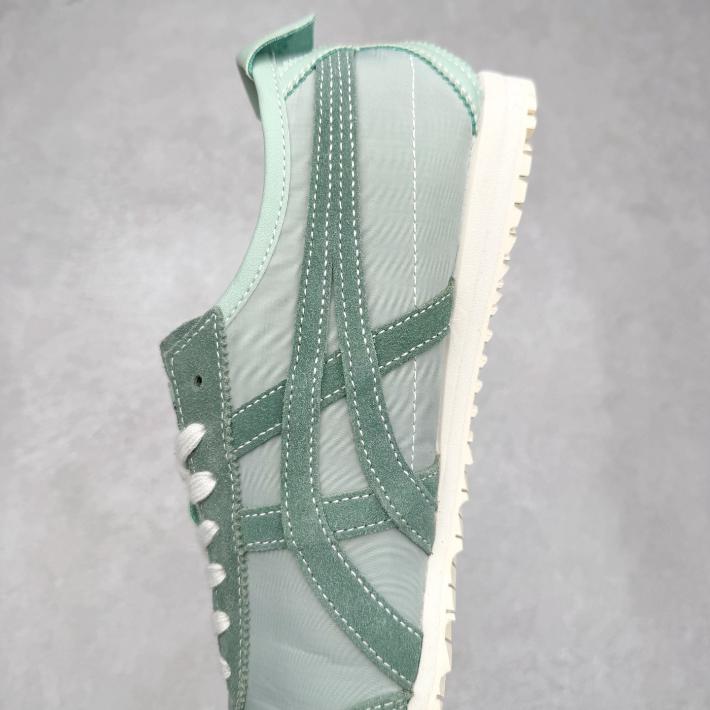 图片[7]-＃C版 Asics Onitsuka Tiger MEXICO 66 亚瑟士鬼冢虎复古经典板鞋 市场王者选手 海外订单工厂出品 长期生产补货永不断码 超成熟稳定的做工品控 原装全套纸板楦头开发 原汁原味 完美呈现版型 私模正确鞋底咬花纹路 一比一鞋头弧度高度鞋身弧度 绝不口嗨 细节品控鞋型随意秒杀市面 原档咬花纹路私模大底 一个单元有六个三角形 总体形拼接呈现花瓣状 官方四联吊牌 原装Ortholite轻量化鞋垫 原盒原配 质保卡 说明书 钢印防尘纸 纸板中底带钢印 乳胶组合鞋垫 支持全方位的对比专柜 产品从款式颜色造型上体现出追求舒适和细节的完美 鞋类更是推崇手工制作的严谨与完美 融舒适性与可穿性的设计风格 注重细节的完美和别致魅力 既保持稳重 又不失轻松的时尚感 尺码：36 37 37.5 38 39 39.5 40 40.5 41.5 42 42.5 43.5 44 45-选品中心