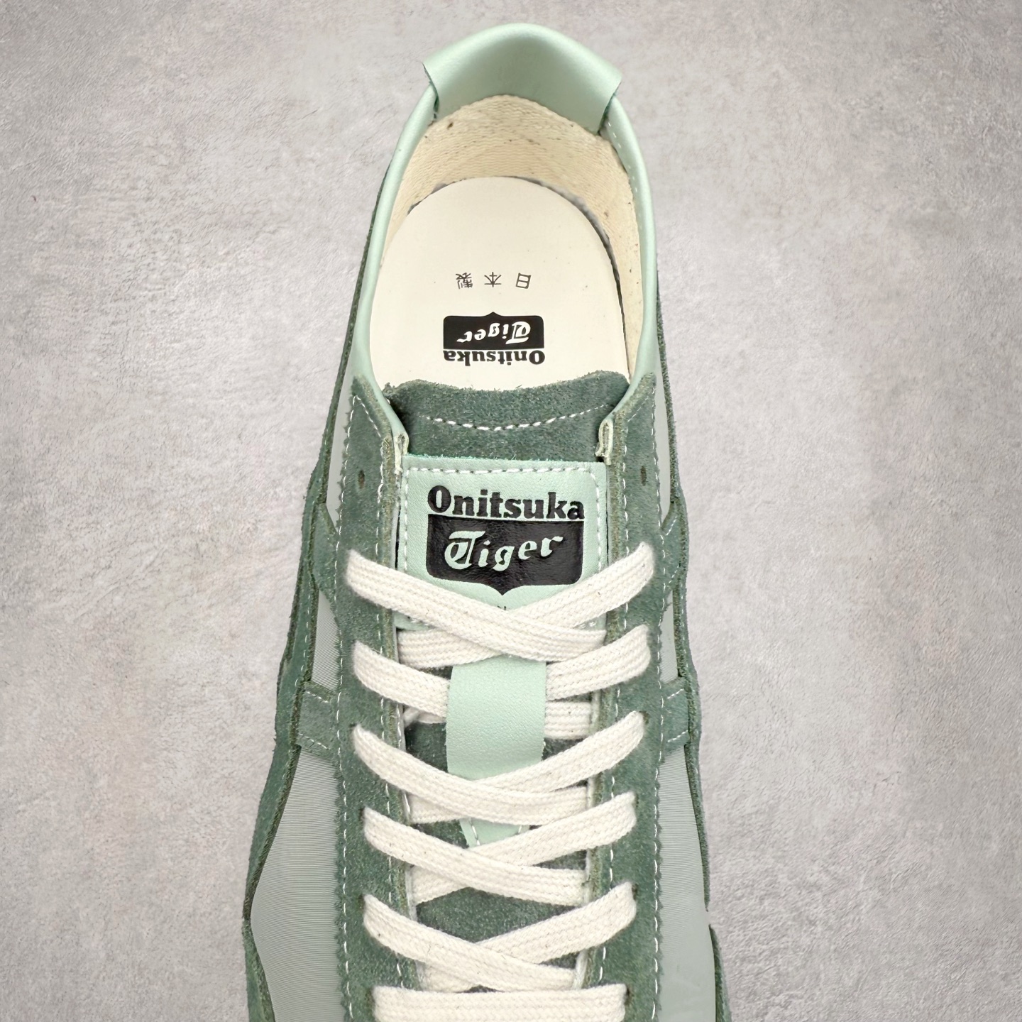 图片[5]-＃C版 Asics Onitsuka Tiger MEXICO 66 亚瑟士鬼冢虎复古经典板鞋 市场王者选手 海外订单工厂出品 长期生产补货永不断码 超成熟稳定的做工品控 原装全套纸板楦头开发 原汁原味 完美呈现版型 私模正确鞋底咬花纹路 一比一鞋头弧度高度鞋身弧度 绝不口嗨 细节品控鞋型随意秒杀市面 原档咬花纹路私模大底 一个单元有六个三角形 总体形拼接呈现花瓣状 官方四联吊牌 原装Ortholite轻量化鞋垫 原盒原配 质保卡 说明书 钢印防尘纸 纸板中底带钢印 乳胶组合鞋垫 支持全方位的对比专柜 产品从款式颜色造型上体现出追求舒适和细节的完美 鞋类更是推崇手工制作的严谨与完美 融舒适性与可穿性的设计风格 注重细节的完美和别致魅力 既保持稳重 又不失轻松的时尚感 尺码：36 37 37.5 38 39 39.5 40 40.5 41.5 42 42.5 43.5 44 45-选品中心