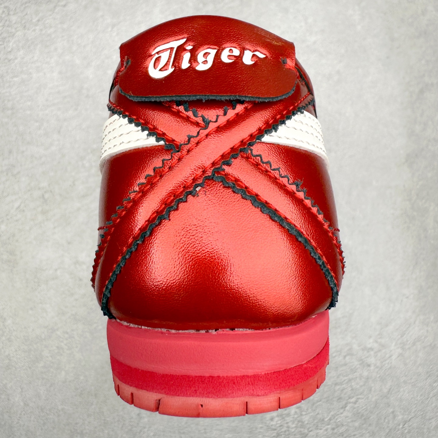 图片[8]-＃C版 Asics Onitsuka Tiger MEXICO 66 亚瑟士鬼冢虎复古经典板鞋 市场王者选手 海外订单工厂出品 长期生产补货永不断码 超成熟稳定的做工品控 原装全套纸板楦头开发 原汁原味 完美呈现版型 私模正确鞋底咬花纹路 一比一鞋头弧度高度鞋身弧度 绝不口嗨 细节品控鞋型随意秒杀市面 原档咬花纹路私模大底 一个单元有六个三角形 总体形拼接呈现花瓣状 官方四联吊牌 原装Ortholite轻量化鞋垫 原盒原配 质保卡 说明书 钢印防尘纸 纸板中底带钢印 乳胶组合鞋垫 支持全方位的对比专柜 产品从款式颜色造型上体现出追求舒适和细节的完美 鞋类更是推崇手工制作的严谨与完美 融舒适性与可穿性的设计风格 注重细节的完美和别致魅力 既保持稳重 又不失轻松的时尚感 尺码：36 37 37.5 38 39 39.5 40 40.5 41.5 42 42.5 43.5 44 45-选品中心