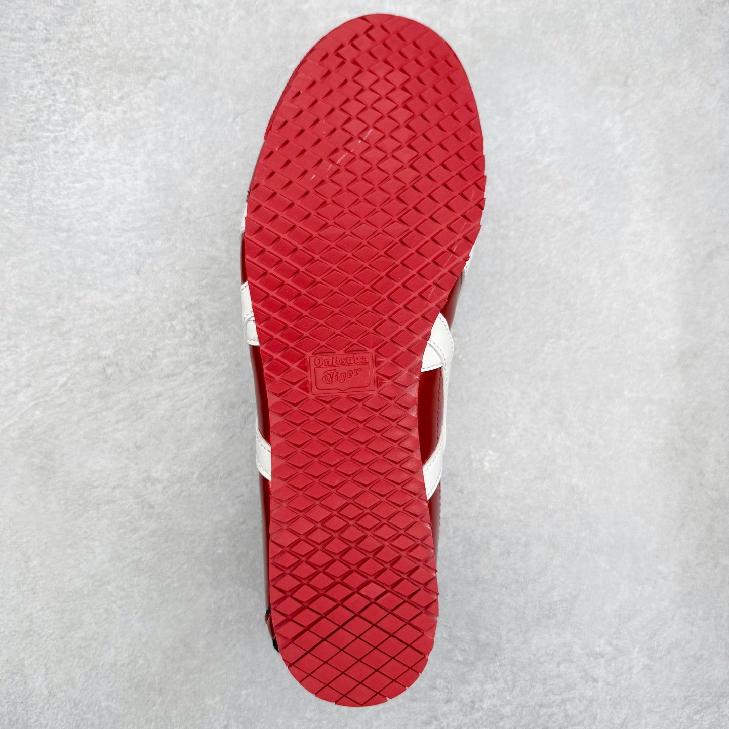 图片[9]-＃C版 Asics Onitsuka Tiger MEXICO 66 亚瑟士鬼冢虎复古经典板鞋 市场王者选手 海外订单工厂出品 长期生产补货永不断码 超成熟稳定的做工品控 原装全套纸板楦头开发 原汁原味 完美呈现版型 私模正确鞋底咬花纹路 一比一鞋头弧度高度鞋身弧度 绝不口嗨 细节品控鞋型随意秒杀市面 原档咬花纹路私模大底 一个单元有六个三角形 总体形拼接呈现花瓣状 官方四联吊牌 原装Ortholite轻量化鞋垫 原盒原配 质保卡 说明书 钢印防尘纸 纸板中底带钢印 乳胶组合鞋垫 支持全方位的对比专柜 产品从款式颜色造型上体现出追求舒适和细节的完美 鞋类更是推崇手工制作的严谨与完美 融舒适性与可穿性的设计风格 注重细节的完美和别致魅力 既保持稳重 又不失轻松的时尚感 尺码：36 37 37.5 38 39 39.5 40 40.5 41.5 42 42.5 43.5 44 45-选品中心