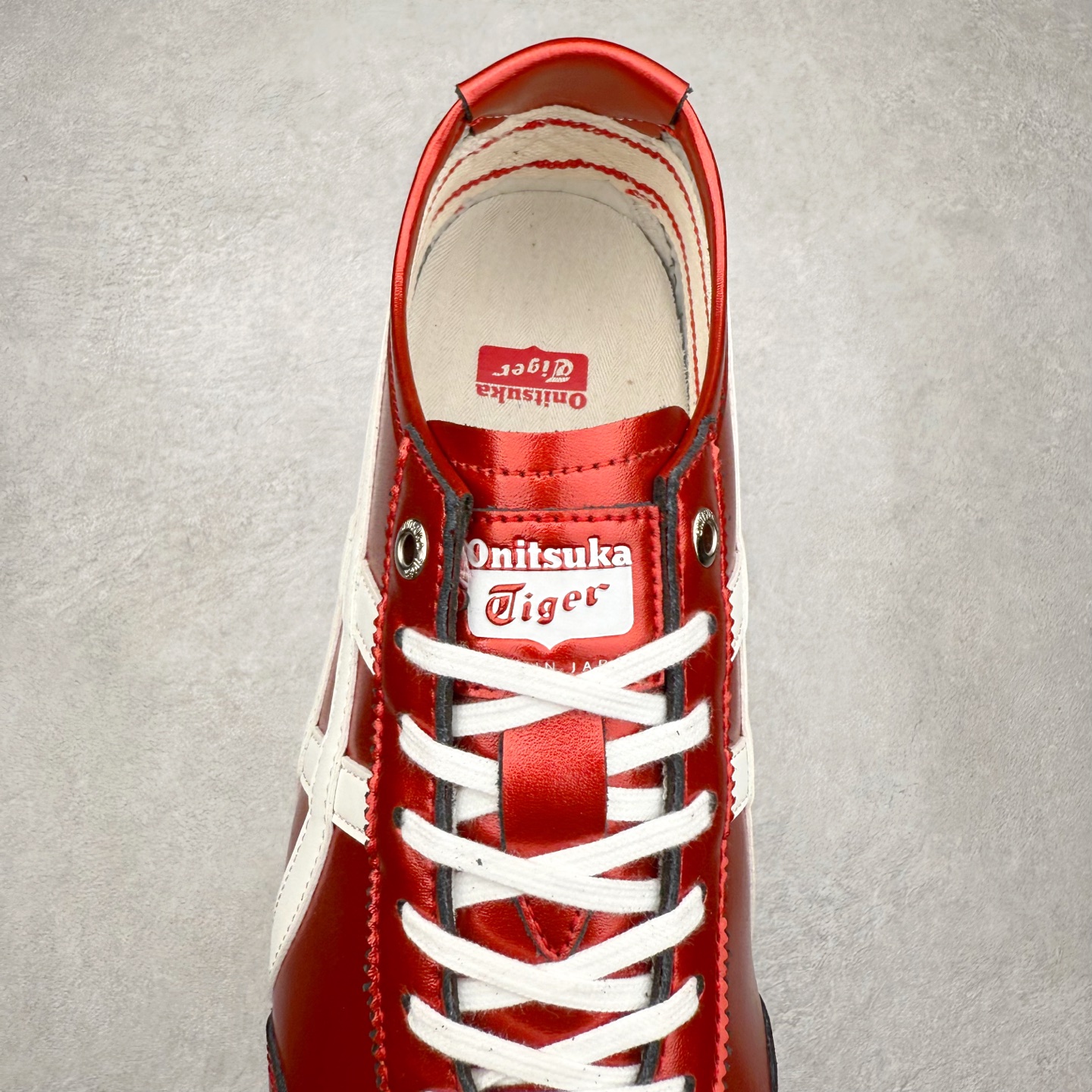 图片[5]-＃C版 Asics Onitsuka Tiger MEXICO 66 亚瑟士鬼冢虎复古经典板鞋 市场王者选手 海外订单工厂出品 长期生产补货永不断码 超成熟稳定的做工品控 原装全套纸板楦头开发 原汁原味 完美呈现版型 私模正确鞋底咬花纹路 一比一鞋头弧度高度鞋身弧度 绝不口嗨 细节品控鞋型随意秒杀市面 原档咬花纹路私模大底 一个单元有六个三角形 总体形拼接呈现花瓣状 官方四联吊牌 原装Ortholite轻量化鞋垫 原盒原配 质保卡 说明书 钢印防尘纸 纸板中底带钢印 乳胶组合鞋垫 支持全方位的对比专柜 产品从款式颜色造型上体现出追求舒适和细节的完美 鞋类更是推崇手工制作的严谨与完美 融舒适性与可穿性的设计风格 注重细节的完美和别致魅力 既保持稳重 又不失轻松的时尚感 尺码：36 37 37.5 38 39 39.5 40 40.5 41.5 42 42.5 43.5 44 45-选品中心