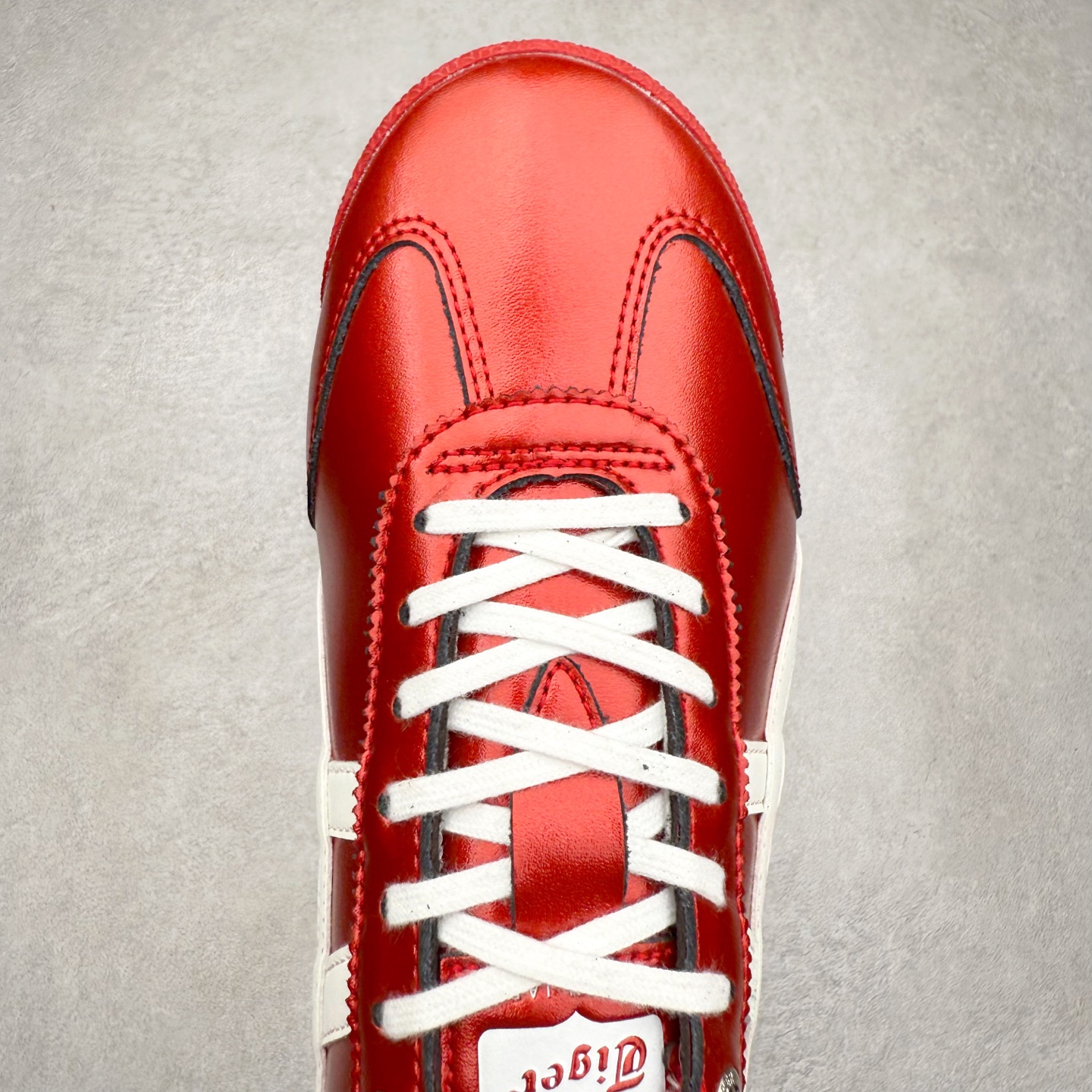 图片[4]-＃C版 Asics Onitsuka Tiger MEXICO 66 亚瑟士鬼冢虎复古经典板鞋 市场王者选手 海外订单工厂出品 长期生产补货永不断码 超成熟稳定的做工品控 原装全套纸板楦头开发 原汁原味 完美呈现版型 私模正确鞋底咬花纹路 一比一鞋头弧度高度鞋身弧度 绝不口嗨 细节品控鞋型随意秒杀市面 原档咬花纹路私模大底 一个单元有六个三角形 总体形拼接呈现花瓣状 官方四联吊牌 原装Ortholite轻量化鞋垫 原盒原配 质保卡 说明书 钢印防尘纸 纸板中底带钢印 乳胶组合鞋垫 支持全方位的对比专柜 产品从款式颜色造型上体现出追求舒适和细节的完美 鞋类更是推崇手工制作的严谨与完美 融舒适性与可穿性的设计风格 注重细节的完美和别致魅力 既保持稳重 又不失轻松的时尚感 尺码：36 37 37.5 38 39 39.5 40 40.5 41.5 42 42.5 43.5 44 45-选品中心