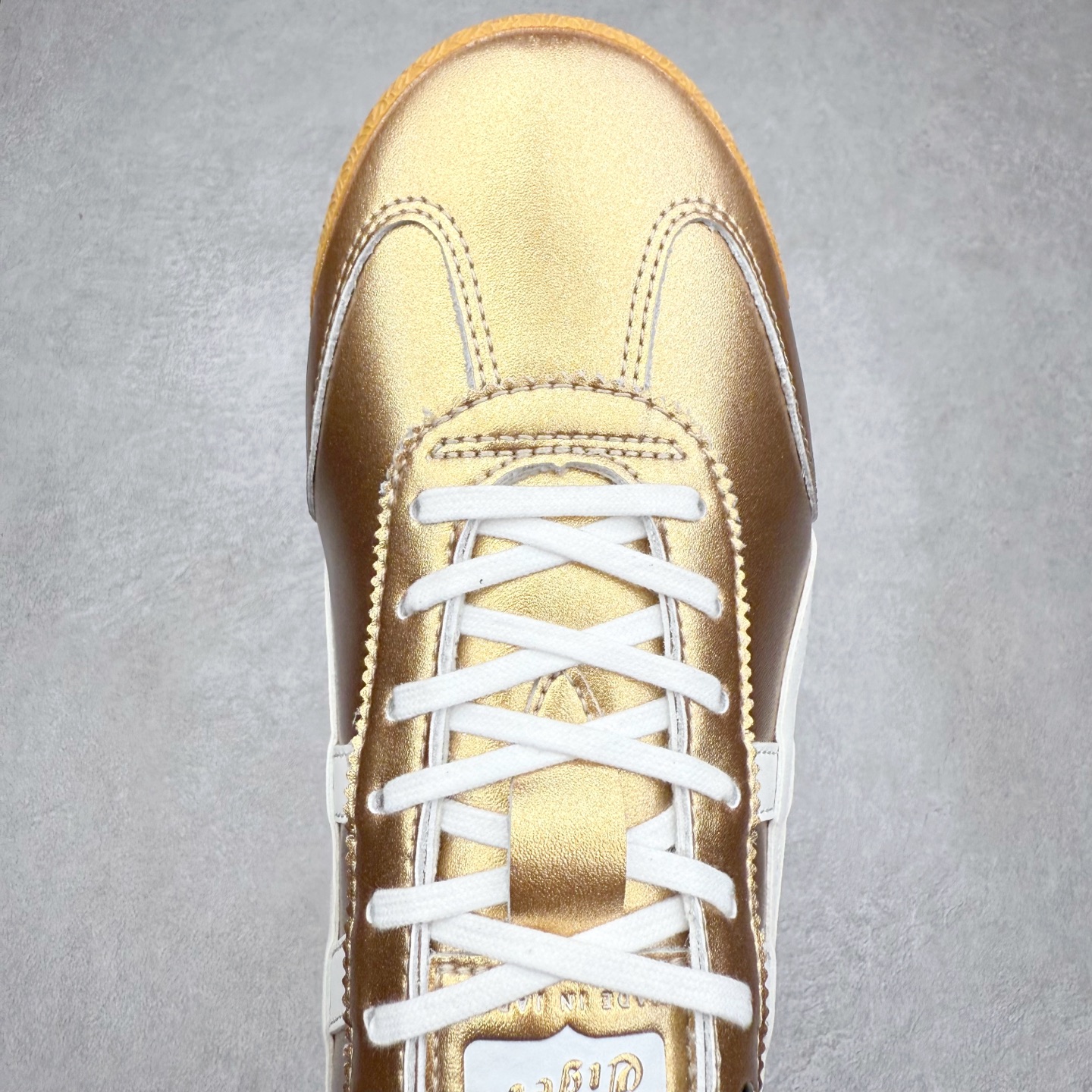 图片[4]-＃C版 Asics Onitsuka Tiger MEXICO 66 亚瑟士鬼冢虎复古经典板鞋 市场王者选手 海外订单工厂出品 长期生产补货永不断码 超成熟稳定的做工品控 原装全套纸板楦头开发 原汁原味 完美呈现版型 私模正确鞋底咬花纹路 一比一鞋头弧度高度鞋身弧度 绝不口嗨 细节品控鞋型随意秒杀市面 原档咬花纹路私模大底 一个单元有六个三角形 总体形拼接呈现花瓣状 官方四联吊牌 原装Ortholite轻量化鞋垫 原盒原配 质保卡 说明书 钢印防尘纸 纸板中底带钢印 乳胶组合鞋垫 支持全方位的对比专柜 产品从款式颜色造型上体现出追求舒适和细节的完美 鞋类更是推崇手工制作的严谨与完美 融舒适性与可穿性的设计风格 注重细节的完美和别致魅力 既保持稳重 又不失轻松的时尚感 尺码：36 37 37.5 38 39 39.5 40 40.5 41.5 42 42.5 43.5 44 45-选品中心