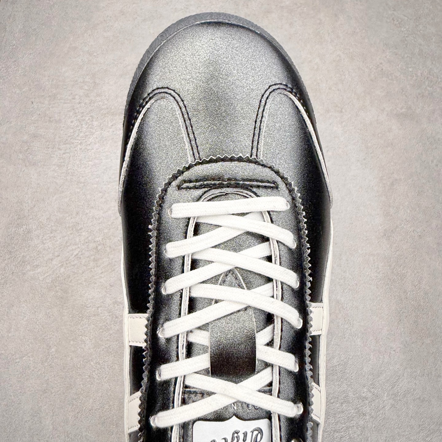 图片[4]-＃C版 Asics Onitsuka Tiger MEXICO 66 亚瑟士鬼冢虎复古经典板鞋 市场王者选手 海外订单工厂出品 长期生产补货永不断码 超成熟稳定的做工品控 原装全套纸板楦头开发 原汁原味 完美呈现版型 私模正确鞋底咬花纹路 一比一鞋头弧度高度鞋身弧度 绝不口嗨 细节品控鞋型随意秒杀市面 原档咬花纹路私模大底 一个单元有六个三角形 总体形拼接呈现花瓣状 官方四联吊牌 原装Ortholite轻量化鞋垫 原盒原配 质保卡 说明书 钢印防尘纸 纸板中底带钢印 乳胶组合鞋垫 支持全方位的对比专柜 产品从款式颜色造型上体现出追求舒适和细节的完美 鞋类更是推崇手工制作的严谨与完美 融舒适性与可穿性的设计风格 注重细节的完美和别致魅力 既保持稳重 又不失轻松的时尚感 尺码：36 37 37.5 38 39 39.5 40 40.5 41.5 42 42.5 43.5 44 45-选品中心