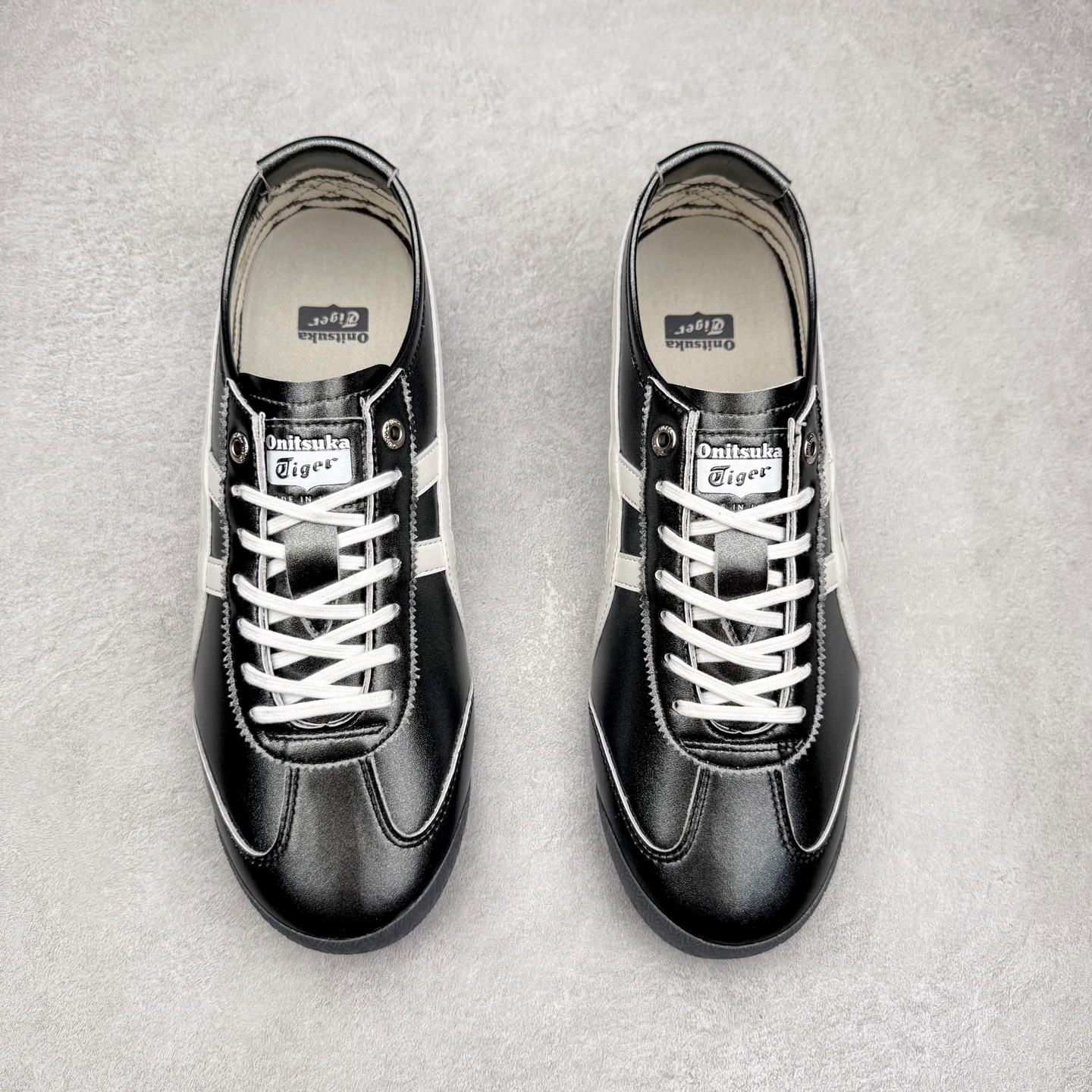 图片[2]-＃C版 Asics Onitsuka Tiger MEXICO 66 亚瑟士鬼冢虎复古经典板鞋 市场王者选手 海外订单工厂出品 长期生产补货永不断码 超成熟稳定的做工品控 原装全套纸板楦头开发 原汁原味 完美呈现版型 私模正确鞋底咬花纹路 一比一鞋头弧度高度鞋身弧度 绝不口嗨 细节品控鞋型随意秒杀市面 原档咬花纹路私模大底 一个单元有六个三角形 总体形拼接呈现花瓣状 官方四联吊牌 原装Ortholite轻量化鞋垫 原盒原配 质保卡 说明书 钢印防尘纸 纸板中底带钢印 乳胶组合鞋垫 支持全方位的对比专柜 产品从款式颜色造型上体现出追求舒适和细节的完美 鞋类更是推崇手工制作的严谨与完美 融舒适性与可穿性的设计风格 注重细节的完美和别致魅力 既保持稳重 又不失轻松的时尚感 尺码：36 37 37.5 38 39 39.5 40 40.5 41.5 42 42.5 43.5 44 45-选品中心