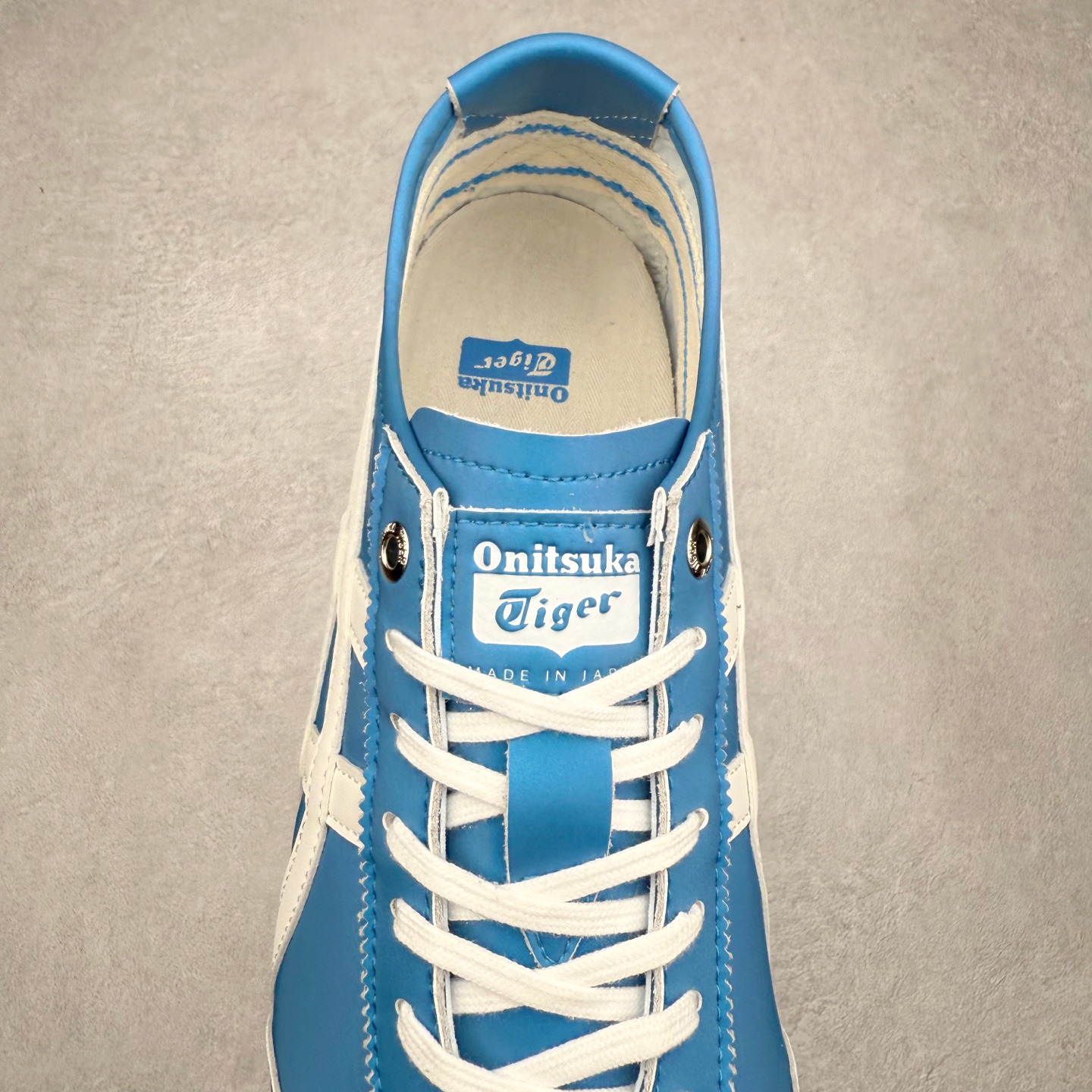 图片[5]-＃C版 Asics Onitsuka Tiger MEXICO 66 亚瑟士鬼冢虎复古经典板鞋 市场王者选手 海外订单工厂出品 长期生产补货永不断码 超成熟稳定的做工品控 原装全套纸板楦头开发 原汁原味 完美呈现版型 私模正确鞋底咬花纹路 一比一鞋头弧度高度鞋身弧度 绝不口嗨 细节品控鞋型随意秒杀市面 原档咬花纹路私模大底 一个单元有六个三角形 总体形拼接呈现花瓣状 官方四联吊牌 原装Ortholite轻量化鞋垫 原盒原配 质保卡 说明书 钢印防尘纸 纸板中底带钢印 乳胶组合鞋垫 支持全方位的对比专柜 产品从款式颜色造型上体现出追求舒适和细节的完美 鞋类更是推崇手工制作的严谨与完美 融舒适性与可穿性的设计风格 注重细节的完美和别致魅力 既保持稳重 又不失轻松的时尚感 尺码：36 37 37.5 38 39 39.5 40 40.5 41.5 42 42.5 43.5 44 45-选品中心