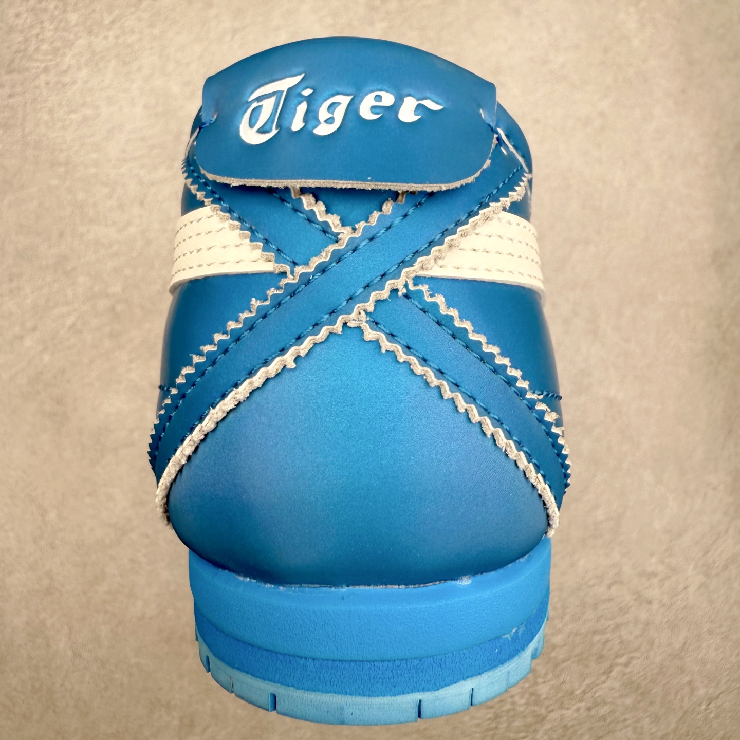 图片[8]-＃C版 Asics Onitsuka Tiger MEXICO 66 亚瑟士鬼冢虎复古经典板鞋 市场王者选手 海外订单工厂出品 长期生产补货永不断码 超成熟稳定的做工品控 原装全套纸板楦头开发 原汁原味 完美呈现版型 私模正确鞋底咬花纹路 一比一鞋头弧度高度鞋身弧度 绝不口嗨 细节品控鞋型随意秒杀市面 原档咬花纹路私模大底 一个单元有六个三角形 总体形拼接呈现花瓣状 官方四联吊牌 原装Ortholite轻量化鞋垫 原盒原配 质保卡 说明书 钢印防尘纸 纸板中底带钢印 乳胶组合鞋垫 支持全方位的对比专柜 产品从款式颜色造型上体现出追求舒适和细节的完美 鞋类更是推崇手工制作的严谨与完美 融舒适性与可穿性的设计风格 注重细节的完美和别致魅力 既保持稳重 又不失轻松的时尚感 尺码：36 37 37.5 38 39 39.5 40 40.5 41.5 42 42.5 43.5 44 45-选品中心