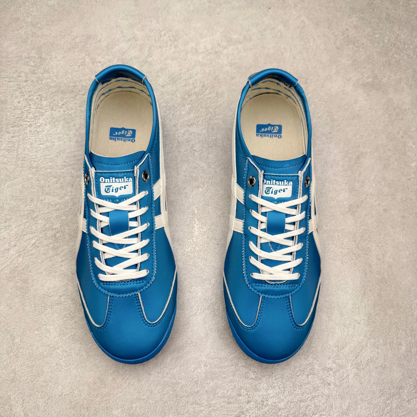 图片[2]-＃C版 Asics Onitsuka Tiger MEXICO 66 亚瑟士鬼冢虎复古经典板鞋 市场王者选手 海外订单工厂出品 长期生产补货永不断码 超成熟稳定的做工品控 原装全套纸板楦头开发 原汁原味 完美呈现版型 私模正确鞋底咬花纹路 一比一鞋头弧度高度鞋身弧度 绝不口嗨 细节品控鞋型随意秒杀市面 原档咬花纹路私模大底 一个单元有六个三角形 总体形拼接呈现花瓣状 官方四联吊牌 原装Ortholite轻量化鞋垫 原盒原配 质保卡 说明书 钢印防尘纸 纸板中底带钢印 乳胶组合鞋垫 支持全方位的对比专柜 产品从款式颜色造型上体现出追求舒适和细节的完美 鞋类更是推崇手工制作的严谨与完美 融舒适性与可穿性的设计风格 注重细节的完美和别致魅力 既保持稳重 又不失轻松的时尚感 尺码：36 37 37.5 38 39 39.5 40 40.5 41.5 42 42.5 43.5 44 45-选品中心