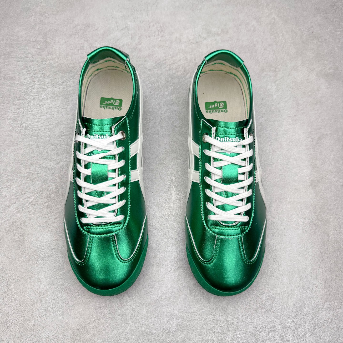 图片[2]-＃C版 Asics Onitsuka Tiger MEXICO 66 亚瑟士鬼冢虎复古经典板鞋 市场王者选手 海外订单工厂出品 长期生产补货永不断码 超成熟稳定的做工品控 原装全套纸板楦头开发 原汁原味 完美呈现版型 私模正确鞋底咬花纹路 一比一鞋头弧度高度鞋身弧度 绝不口嗨 细节品控鞋型随意秒杀市面 原档咬花纹路私模大底 一个单元有六个三角形 总体形拼接呈现花瓣状 官方四联吊牌 原装Ortholite轻量化鞋垫 原盒原配 质保卡 说明书 钢印防尘纸 纸板中底带钢印 乳胶组合鞋垫 支持全方位的对比专柜 产品从款式颜色造型上体现出追求舒适和细节的完美 鞋类更是推崇手工制作的严谨与完美 融舒适性与可穿性的设计风格 注重细节的完美和别致魅力 既保持稳重 又不失轻松的时尚感 尺码：36 37 37.5 38 39 39.5 40 40.5 41.5 42 42.5 43.5 44 45-选品中心