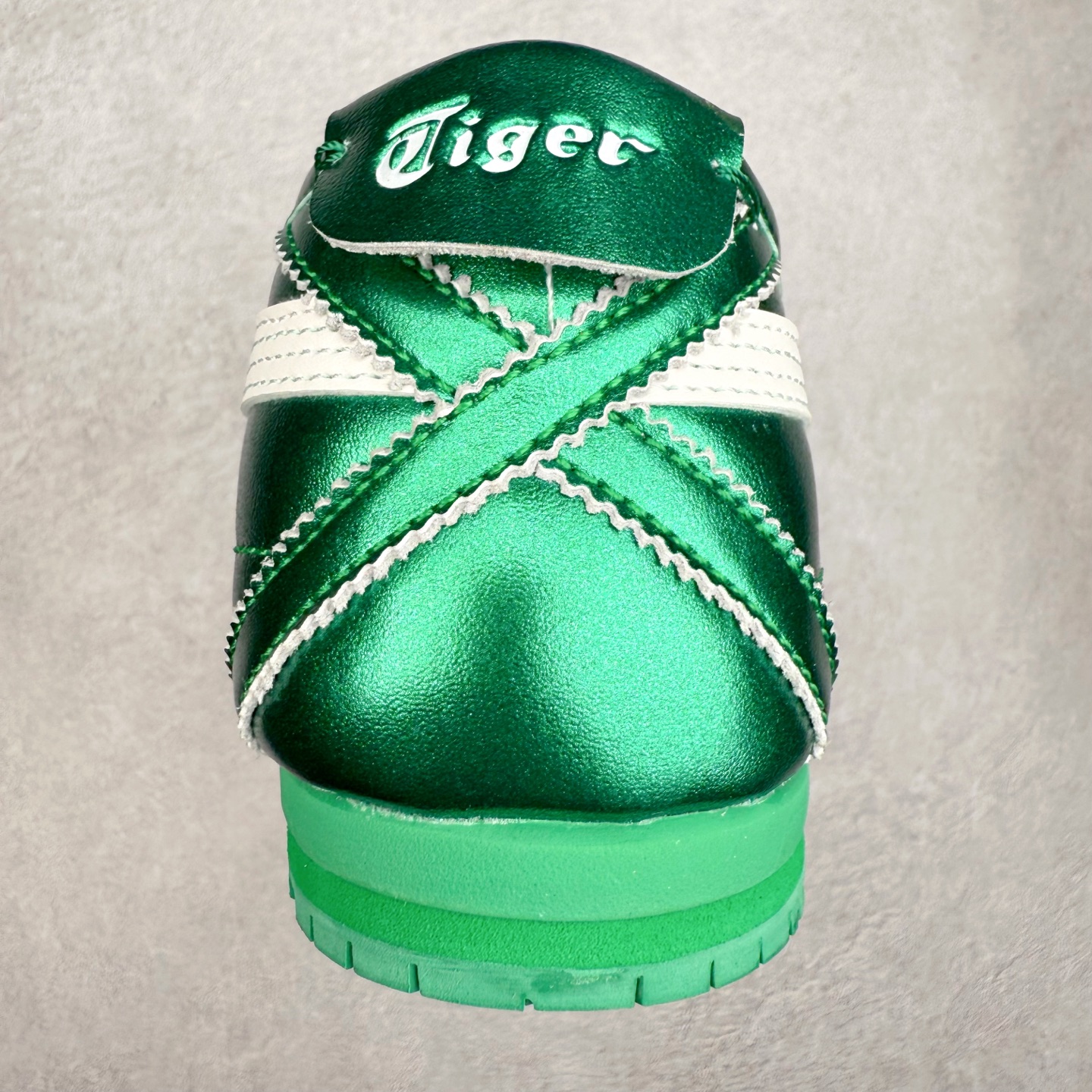 图片[8]-＃C版 Asics Onitsuka Tiger MEXICO 66 亚瑟士鬼冢虎复古经典板鞋 市场王者选手 海外订单工厂出品 长期生产补货永不断码 超成熟稳定的做工品控 原装全套纸板楦头开发 原汁原味 完美呈现版型 私模正确鞋底咬花纹路 一比一鞋头弧度高度鞋身弧度 绝不口嗨 细节品控鞋型随意秒杀市面 原档咬花纹路私模大底 一个单元有六个三角形 总体形拼接呈现花瓣状 官方四联吊牌 原装Ortholite轻量化鞋垫 原盒原配 质保卡 说明书 钢印防尘纸 纸板中底带钢印 乳胶组合鞋垫 支持全方位的对比专柜 产品从款式颜色造型上体现出追求舒适和细节的完美 鞋类更是推崇手工制作的严谨与完美 融舒适性与可穿性的设计风格 注重细节的完美和别致魅力 既保持稳重 又不失轻松的时尚感 尺码：36 37 37.5 38 39 39.5 40 40.5 41.5 42 42.5 43.5 44 45-选品中心