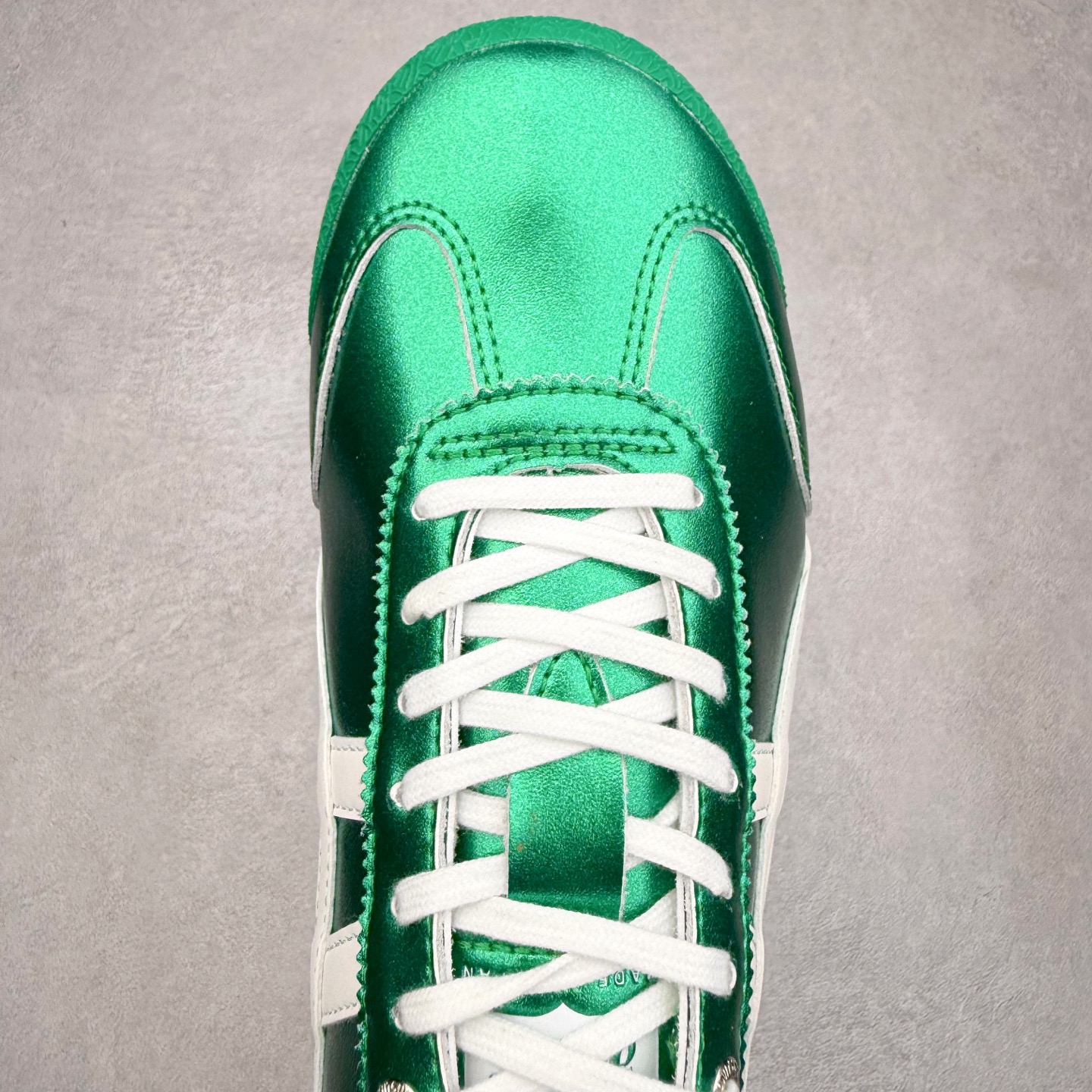 图片[4]-＃C版 Asics Onitsuka Tiger MEXICO 66 亚瑟士鬼冢虎复古经典板鞋 市场王者选手 海外订单工厂出品 长期生产补货永不断码 超成熟稳定的做工品控 原装全套纸板楦头开发 原汁原味 完美呈现版型 私模正确鞋底咬花纹路 一比一鞋头弧度高度鞋身弧度 绝不口嗨 细节品控鞋型随意秒杀市面 原档咬花纹路私模大底 一个单元有六个三角形 总体形拼接呈现花瓣状 官方四联吊牌 原装Ortholite轻量化鞋垫 原盒原配 质保卡 说明书 钢印防尘纸 纸板中底带钢印 乳胶组合鞋垫 支持全方位的对比专柜 产品从款式颜色造型上体现出追求舒适和细节的完美 鞋类更是推崇手工制作的严谨与完美 融舒适性与可穿性的设计风格 注重细节的完美和别致魅力 既保持稳重 又不失轻松的时尚感 尺码：36 37 37.5 38 39 39.5 40 40.5 41.5 42 42.5 43.5 44 45-选品中心