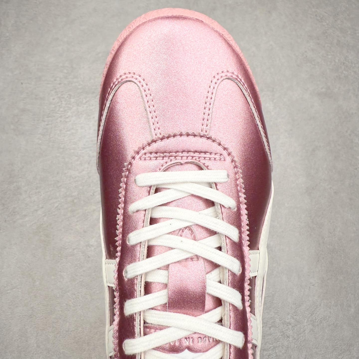 图片[4]-＃C版 Asics Onitsuka Tiger MEXICO 66 亚瑟士鬼冢虎复古经典板鞋 市场王者选手 海外订单工厂出品 长期生产补货永不断码 超成熟稳定的做工品控 原装全套纸板楦头开发 原汁原味 完美呈现版型 私模正确鞋底咬花纹路 一比一鞋头弧度高度鞋身弧度 绝不口嗨 细节品控鞋型随意秒杀市面 原档咬花纹路私模大底 一个单元有六个三角形 总体形拼接呈现花瓣状 官方四联吊牌 原装Ortholite轻量化鞋垫 原盒原配 质保卡 说明书 钢印防尘纸 纸板中底带钢印 乳胶组合鞋垫 支持全方位的对比专柜 产品从款式颜色造型上体现出追求舒适和细节的完美 鞋类更是推崇手工制作的严谨与完美 融舒适性与可穿性的设计风格 注重细节的完美和别致魅力 既保持稳重 又不失轻松的时尚感 尺码：36 37 37.5 38 39 39.5 40 40.5 41.5 42 42.5 43.5 44 45-选品中心