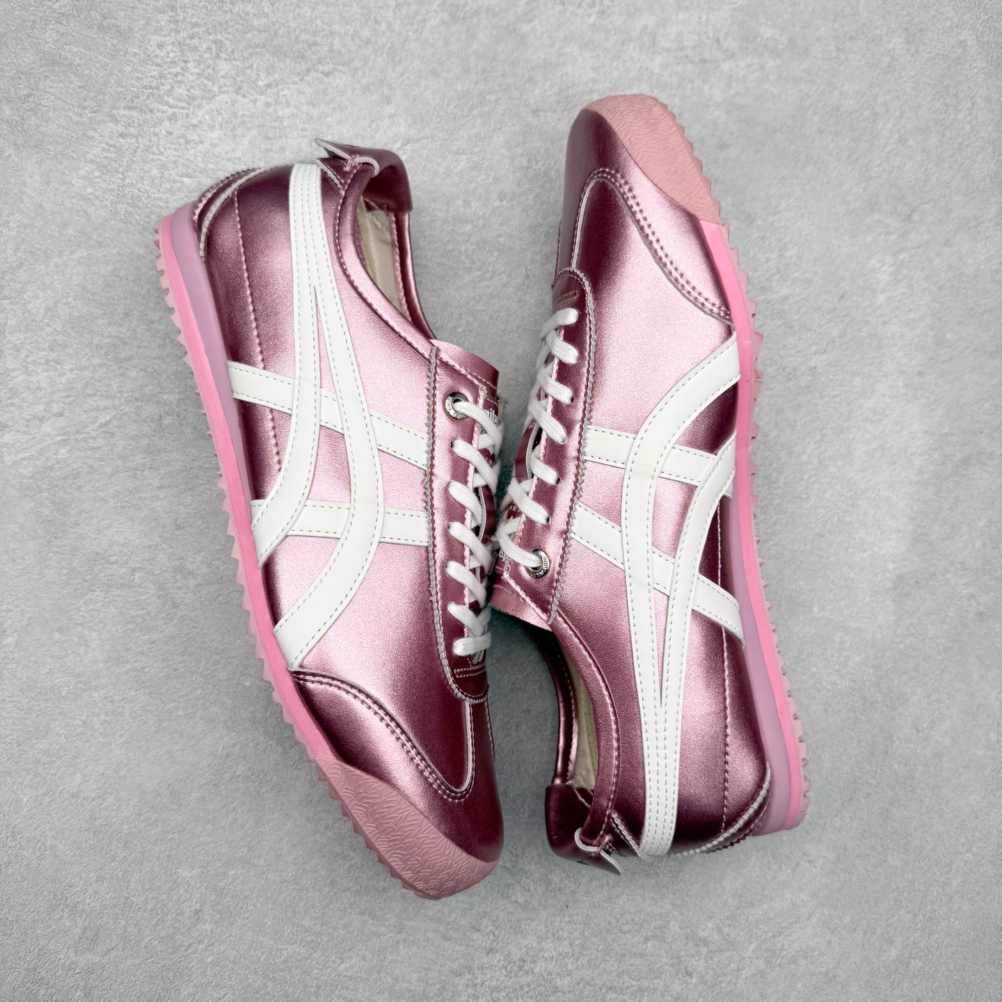 图片[3]-＃C版 Asics Onitsuka Tiger MEXICO 66 亚瑟士鬼冢虎复古经典板鞋 市场王者选手 海外订单工厂出品 长期生产补货永不断码 超成熟稳定的做工品控 原装全套纸板楦头开发 原汁原味 完美呈现版型 私模正确鞋底咬花纹路 一比一鞋头弧度高度鞋身弧度 绝不口嗨 细节品控鞋型随意秒杀市面 原档咬花纹路私模大底 一个单元有六个三角形 总体形拼接呈现花瓣状 官方四联吊牌 原装Ortholite轻量化鞋垫 原盒原配 质保卡 说明书 钢印防尘纸 纸板中底带钢印 乳胶组合鞋垫 支持全方位的对比专柜 产品从款式颜色造型上体现出追求舒适和细节的完美 鞋类更是推崇手工制作的严谨与完美 融舒适性与可穿性的设计风格 注重细节的完美和别致魅力 既保持稳重 又不失轻松的时尚感 尺码：36 37 37.5 38 39 39.5 40 40.5 41.5 42 42.5 43.5 44 45-选品中心