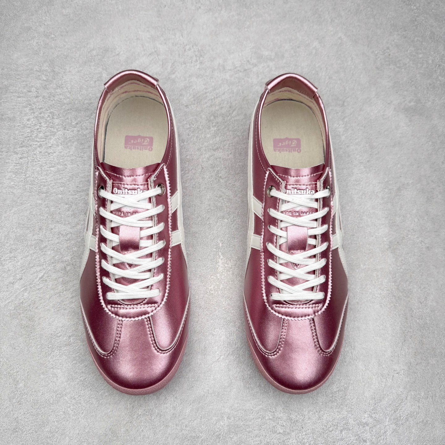 图片[2]-＃C版 Asics Onitsuka Tiger MEXICO 66 亚瑟士鬼冢虎复古经典板鞋 市场王者选手 海外订单工厂出品 长期生产补货永不断码 超成熟稳定的做工品控 原装全套纸板楦头开发 原汁原味 完美呈现版型 私模正确鞋底咬花纹路 一比一鞋头弧度高度鞋身弧度 绝不口嗨 细节品控鞋型随意秒杀市面 原档咬花纹路私模大底 一个单元有六个三角形 总体形拼接呈现花瓣状 官方四联吊牌 原装Ortholite轻量化鞋垫 原盒原配 质保卡 说明书 钢印防尘纸 纸板中底带钢印 乳胶组合鞋垫 支持全方位的对比专柜 产品从款式颜色造型上体现出追求舒适和细节的完美 鞋类更是推崇手工制作的严谨与完美 融舒适性与可穿性的设计风格 注重细节的完美和别致魅力 既保持稳重 又不失轻松的时尚感 尺码：36 37 37.5 38 39 39.5 40 40.5 41.5 42 42.5 43.5 44 45-选品中心