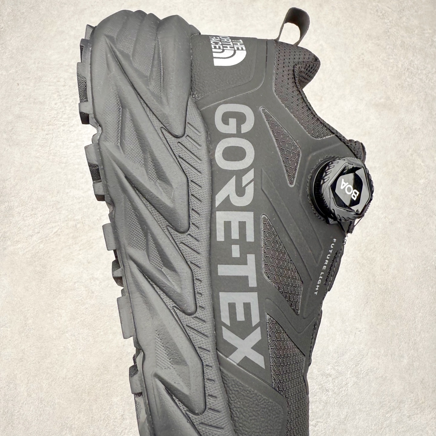 图片[6]-The North Face 北面乐斯菲斯户外运动休闲登山鞋越野徒步鞋 广东大厂品质 面料采用进口磨砂牛皮 鞋底采用Vibram黄金大底 专门为鞋底设计的橡胶以出色的耐磨性 良好的防滑性或得不少户外运动爱好者的喜欢 专业户外登山品牌（北面）The North Face自1966年创立，由两位热爱登山徒步的年轻登山者于美西旧金山开创，不断透过研发与创新，并且将最先进的技术结合在服装与鞋款设计，生产多种外型帅气且专业能力非常强的户外运动装备而备受欢迎。尺码：39-45（运动鞋码）-选品中心