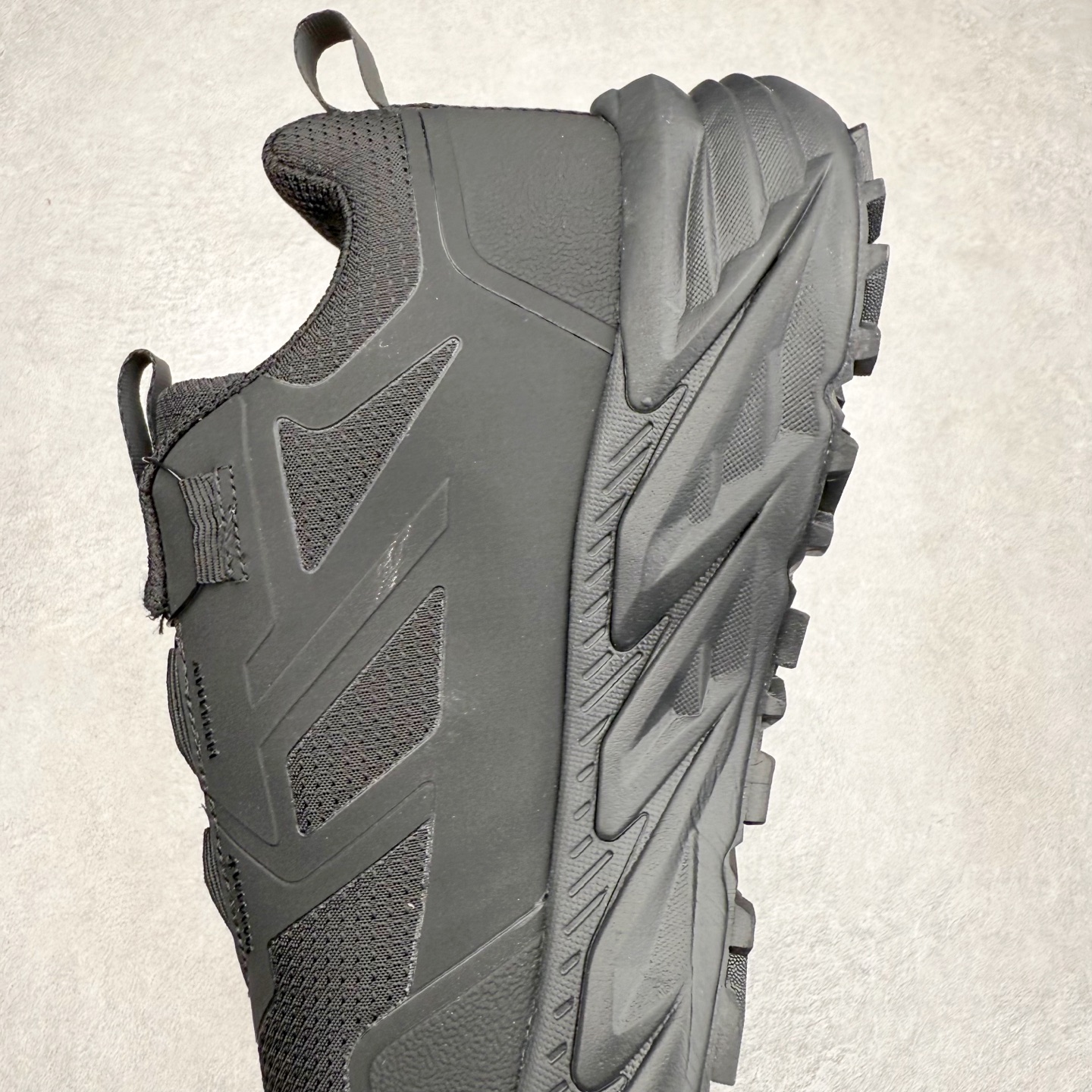 图片[7]-The North Face 北面乐斯菲斯户外运动休闲登山鞋越野徒步鞋 广东大厂品质 面料采用进口磨砂牛皮 鞋底采用Vibram黄金大底 专门为鞋底设计的橡胶以出色的耐磨性 良好的防滑性或得不少户外运动爱好者的喜欢 专业户外登山品牌（北面）The North Face自1966年创立，由两位热爱登山徒步的年轻登山者于美西旧金山开创，不断透过研发与创新，并且将最先进的技术结合在服装与鞋款设计，生产多种外型帅气且专业能力非常强的户外运动装备而备受欢迎。尺码：39-45（运动鞋码）-选品中心