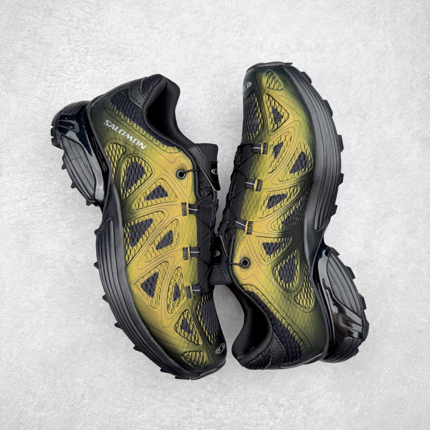 图片[3]-＃HP SALOMON XT-WHISPER 萨洛蒙圆头防滑耐磨低帮休闲越野训练城市通勤跑步鞋 男女同款 浅棕色 纯原外贸平台特供订单 耗时半年巨作 全套原纸板楦头开发 原厂特供网布配套加持 确保原汁原味 完美呈现版型 原档数据独家私模五层组合大底 男女鞋同步官方开发至46.5 原装Ortholite轻量化鞋垫 中底布带钢印编号 原厂TPU锁扣 进口港宝加持 后跟自然饱满 还原公司包裹性 鞋面以“锯齿”状的包裹系统呈现 在基色底之下加入了各种色点缀 将公司的最新技术和时尚前卫的造型融入耐用的长跑款式中 鞋面由 TPU 薄膜制成 并焊接在高耐磨网眼上 使其既时尚又坚固 由 ACS底盘支撑 可增强稳定性和支撑力 以及由橡胶凸耳 Contragrip外底覆盖的 EVA 缓冲中底 旨在应对崎岖的地形 鞋舌上的彩色Salomon 标签、Quicklace 系统以及鞋头、鞋舌和鞋跟上的附加品牌使细节更加完美 让穿着者可以轻松驾驭户外与通勤下的任何运动生活场景 无缝鞋身户外随意纵横 颜值与脚感兼备 出街通勤 绝对非常吸睛 你值得拥有 尺码：36 36.5 37.5 38 38.5 39 40 40.5 41 42 42.5 43 44 44.5 45 46 46.5 注意：偏小1码-选品中心