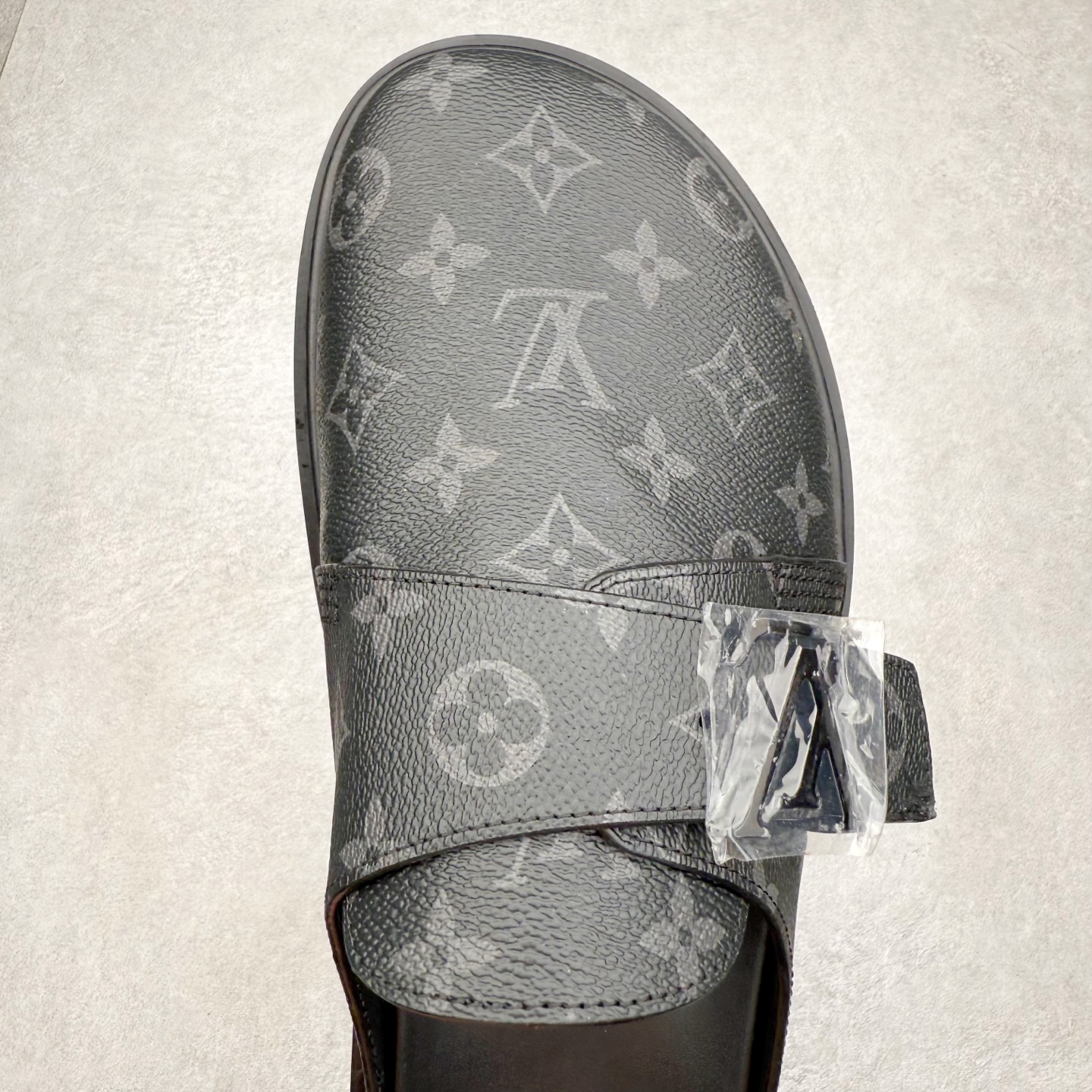 图片[4]-＃GD广顶 LOUIS VUITTON Easy lv 字母点缀 勃肯鞋包头拖鞋 黑色 尺码：38 39 40 41 42 43 44 45 46-选品中心