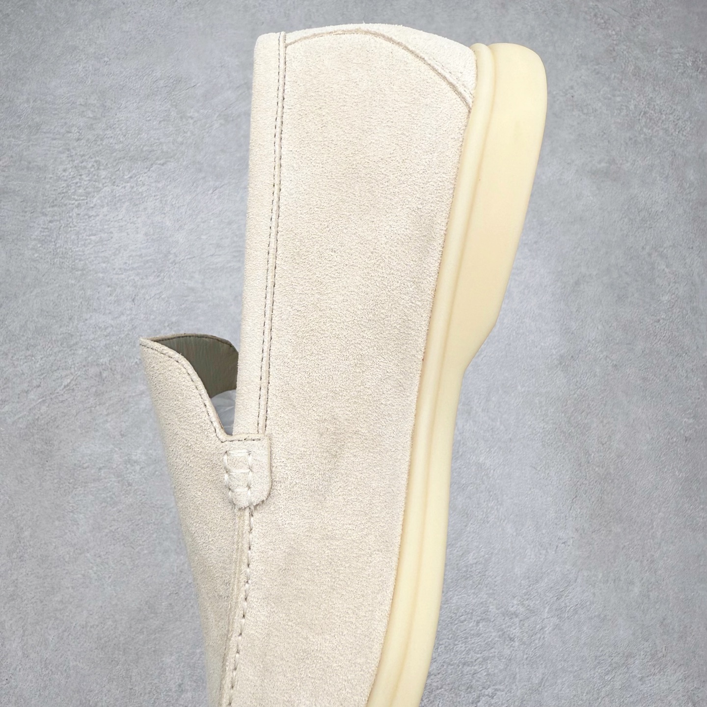 图片[7]-＃GD广顶 Loro Piana Tennis Walk Low 生活系列低帮复古百搭德训风休闲运动板鞋 意大利顶级奢侈品牌·诺悠翩雅 这款新款绒面革网球鞋采用超低帮设计 适合全年穿着 并具有防水性能 包边鞋底营造轻松迷人的色彩组合 将功能性与低调个性风格和谐融合 打造都市着装的理想鞋履选择 鞋跟处饰以Kummel色嵌片 柔软小牛皮鞋舌 压印LP徽标 棉质鞋带 材质：鞋面：牛剖层绒面革 鞋底：橡胶 衬里：牛皮革 尺码：37 38 39 40 41 42 43 44 45-选品中心