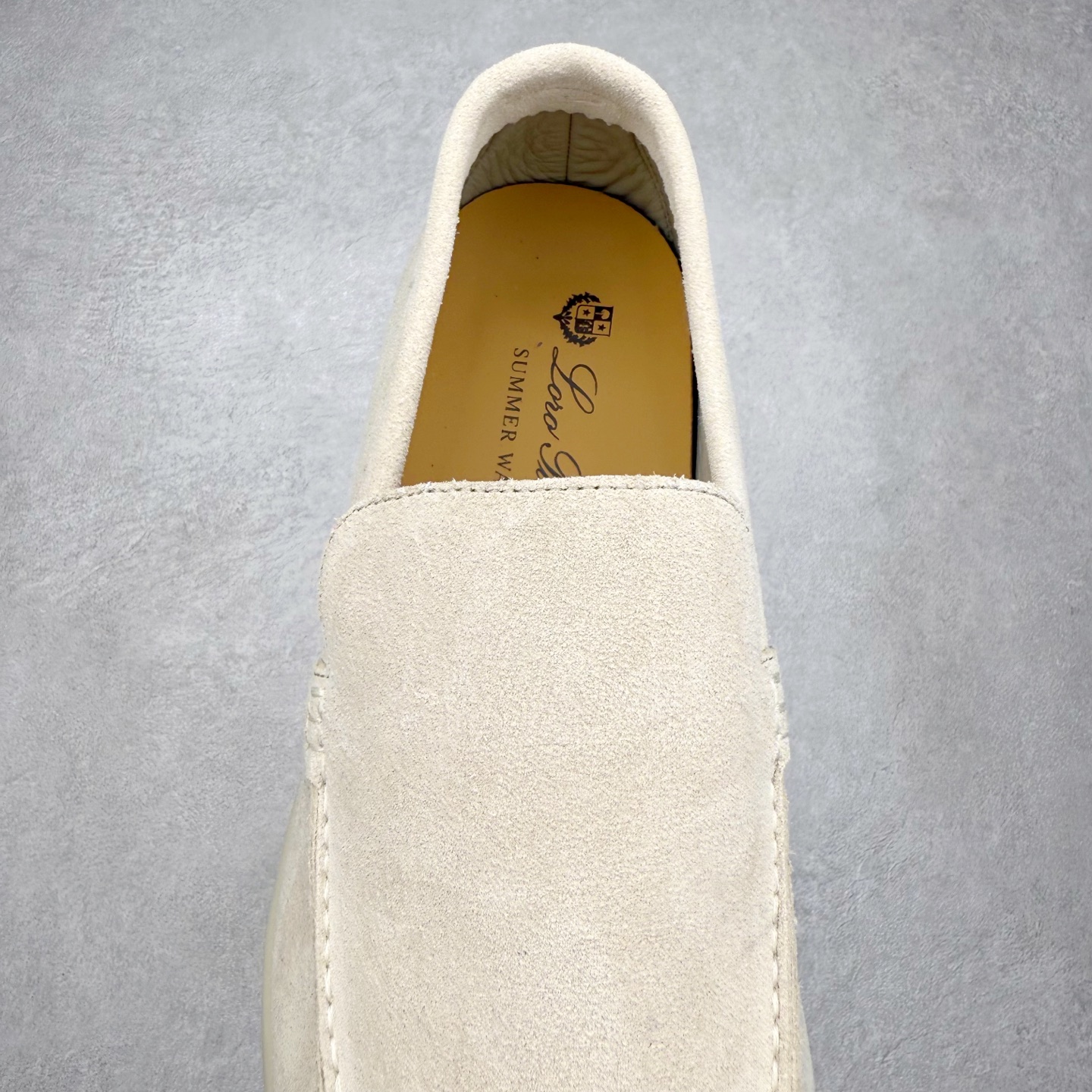 图片[5]-＃GD广顶 Loro Piana Tennis Walk Low 生活系列低帮复古百搭德训风休闲运动板鞋 意大利顶级奢侈品牌·诺悠翩雅 这款新款绒面革网球鞋采用超低帮设计 适合全年穿着 并具有防水性能 包边鞋底营造轻松迷人的色彩组合 将功能性与低调个性风格和谐融合 打造都市着装的理想鞋履选择 鞋跟处饰以Kummel色嵌片 柔软小牛皮鞋舌 压印LP徽标 棉质鞋带 材质：鞋面：牛剖层绒面革 鞋底：橡胶 衬里：牛皮革 尺码：37 38 39 40 41 42 43 44 45-选品中心