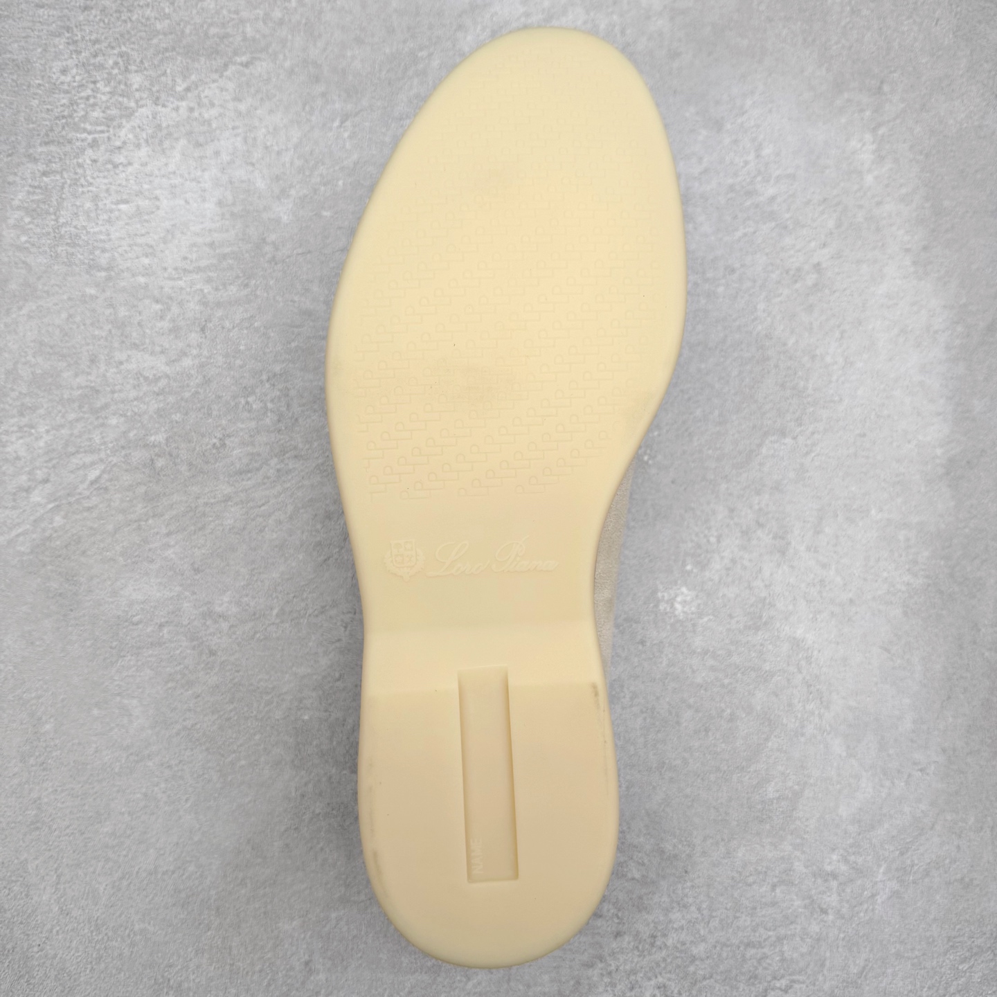 图片[9]-＃GD广顶 Loro Piana Tennis Walk Low 生活系列低帮复古百搭德训风休闲运动板鞋 意大利顶级奢侈品牌·诺悠翩雅 这款新款绒面革网球鞋采用超低帮设计 适合全年穿着 并具有防水性能 包边鞋底营造轻松迷人的色彩组合 将功能性与低调个性风格和谐融合 打造都市着装的理想鞋履选择 鞋跟处饰以Kummel色嵌片 柔软小牛皮鞋舌 压印LP徽标 棉质鞋带 材质：鞋面：牛剖层绒面革 鞋底：橡胶 衬里：牛皮革 尺码：37 38 39 40 41 42 43 44 45-选品中心