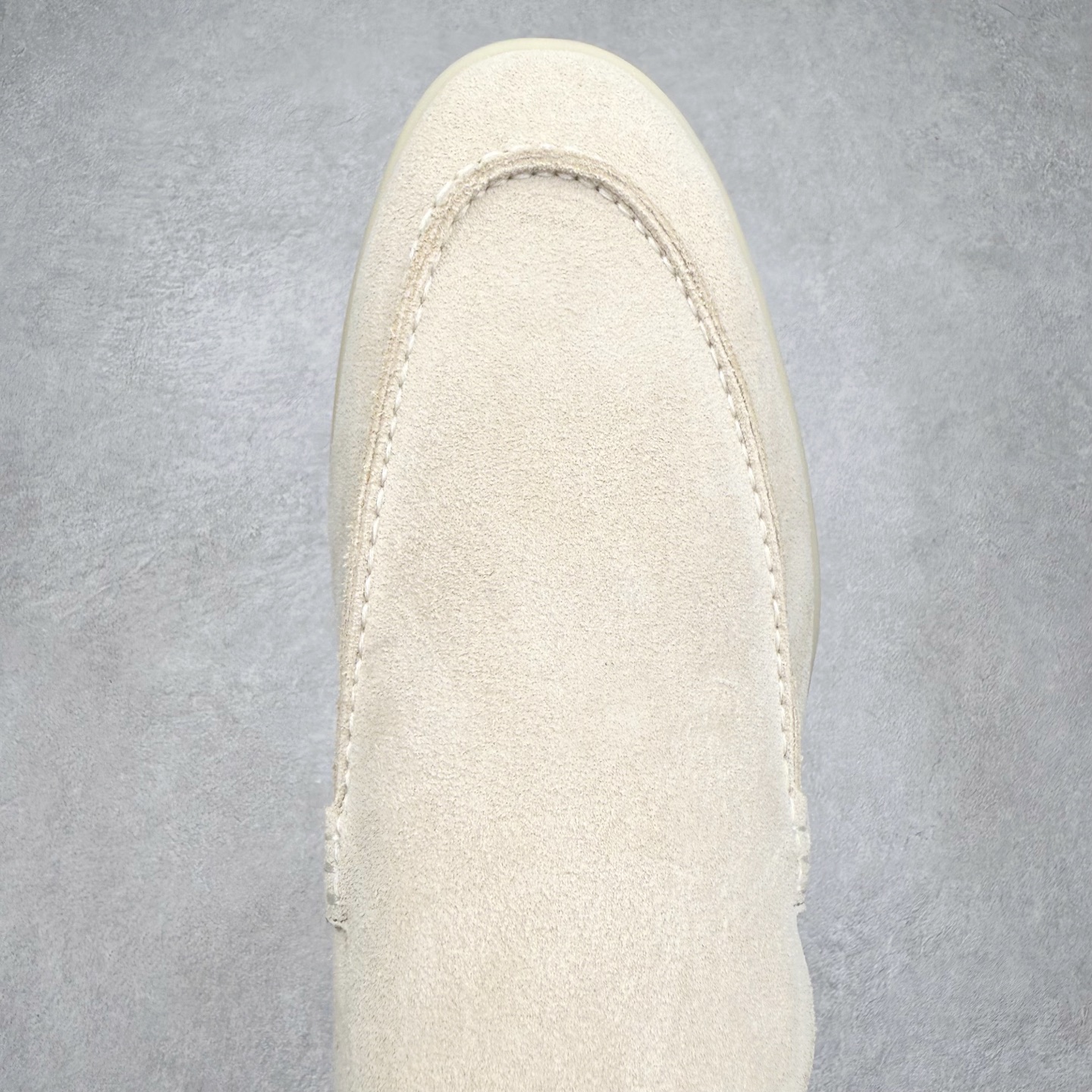 图片[4]-＃GD广顶 Loro Piana Tennis Walk Low 生活系列低帮复古百搭德训风休闲运动板鞋 意大利顶级奢侈品牌·诺悠翩雅 这款新款绒面革网球鞋采用超低帮设计 适合全年穿着 并具有防水性能 包边鞋底营造轻松迷人的色彩组合 将功能性与低调个性风格和谐融合 打造都市着装的理想鞋履选择 鞋跟处饰以Kummel色嵌片 柔软小牛皮鞋舌 压印LP徽标 棉质鞋带 材质：鞋面：牛剖层绒面革 鞋底：橡胶 衬里：牛皮革 尺码：37 38 39 40 41 42 43 44 45-选品中心