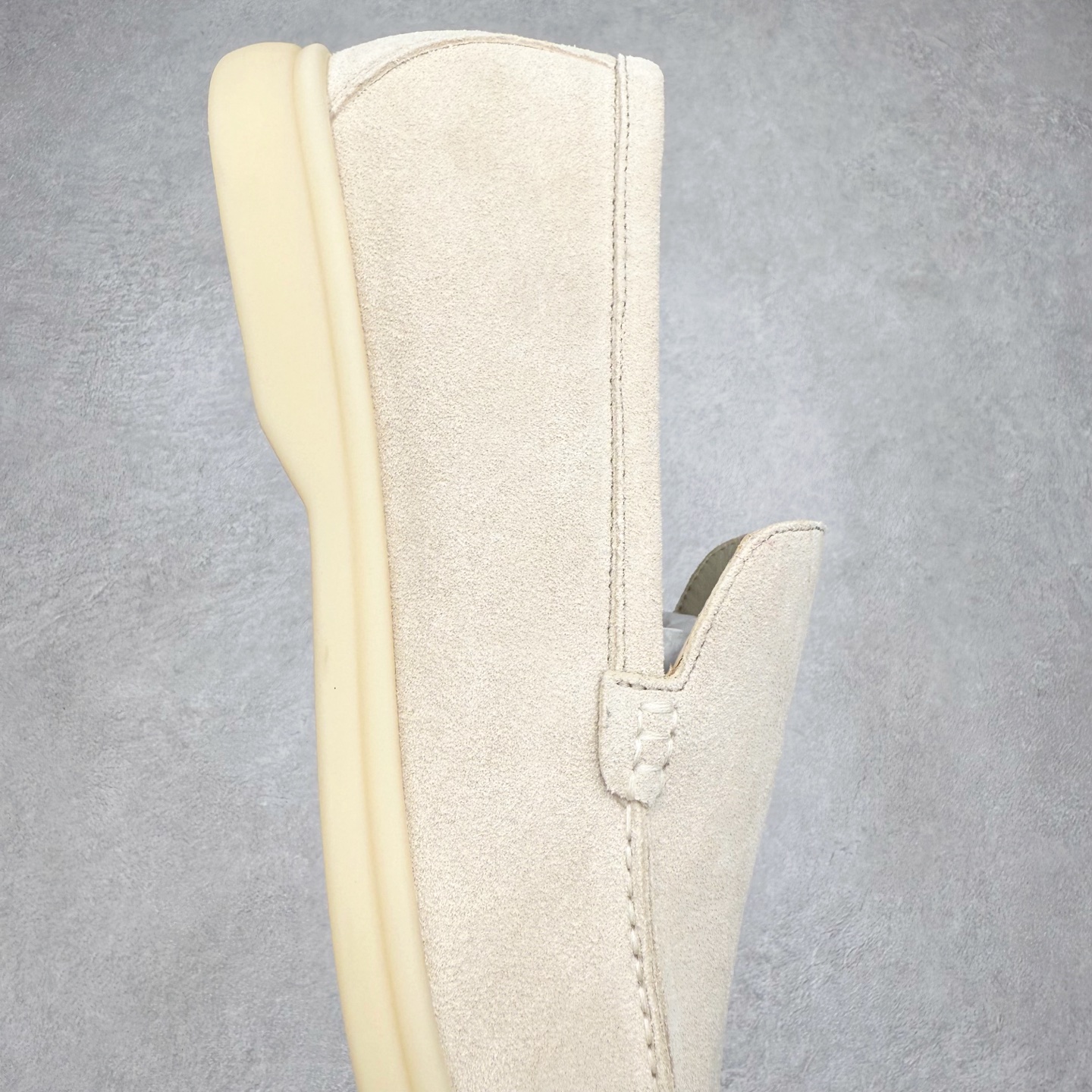 图片[6]-＃GD广顶 Loro Piana Tennis Walk Low 生活系列低帮复古百搭德训风休闲运动板鞋 意大利顶级奢侈品牌·诺悠翩雅 这款新款绒面革网球鞋采用超低帮设计 适合全年穿着 并具有防水性能 包边鞋底营造轻松迷人的色彩组合 将功能性与低调个性风格和谐融合 打造都市着装的理想鞋履选择 鞋跟处饰以Kummel色嵌片 柔软小牛皮鞋舌 压印LP徽标 棉质鞋带 材质：鞋面：牛剖层绒面革 鞋底：橡胶 衬里：牛皮革 尺码：37 38 39 40 41 42 43 44 45-选品中心